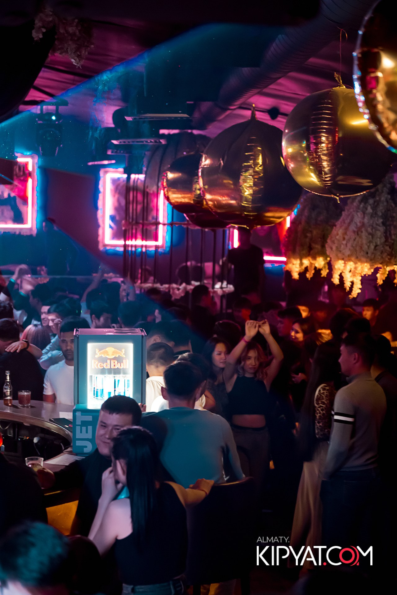 UYAT EMES BAR. КИПЯТКОМ АЛМАТЫ!