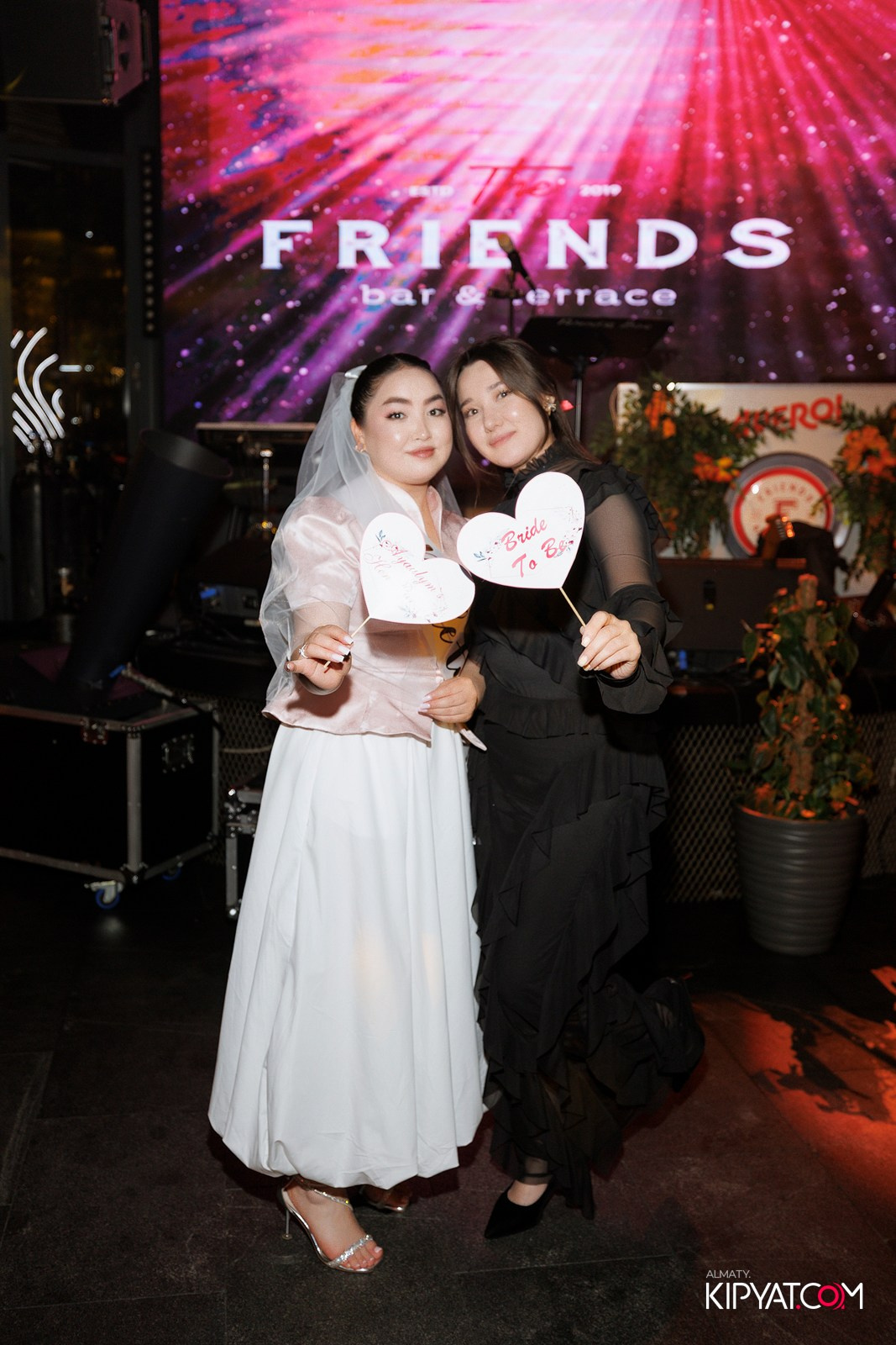 FRIENDS BAR & TERRACE. КИПЯТКОМ АЛМАТЫ! Фотосъемка мероприятий в Алматы