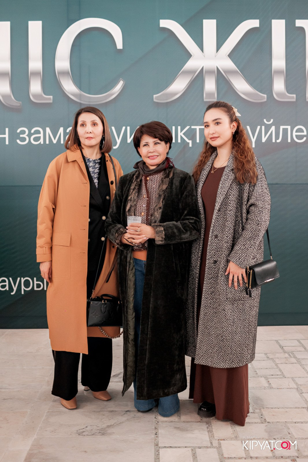 FASHION ПОКАЗ, КАЗАХСКОЙ НАЦИОНАЛЬНОЙ ОДЕЖДЫ. КИПЯТКОМ АЛМАТЫ!