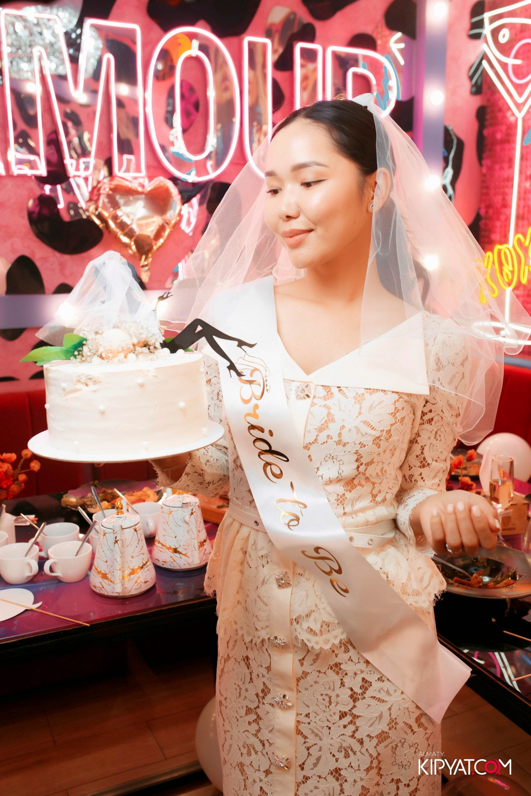 УХО И МЕДВЕДЬ НА КУРМАНГАЗЫ. КИПЯТКОМ АЛМАТЫ! Фотосъемка мероприятий в Алматы