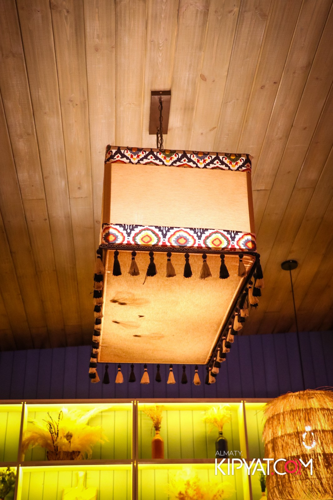 ГРУЗИНСКИЙ ДВОР НА КАБАНБАЙ БАТЫРА. КИПЯТКОМ АЛМАТЫ!