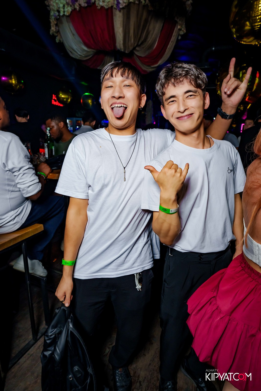 UYAT EMES BAR. КИПЯТКОМ АЛМАТЫ!