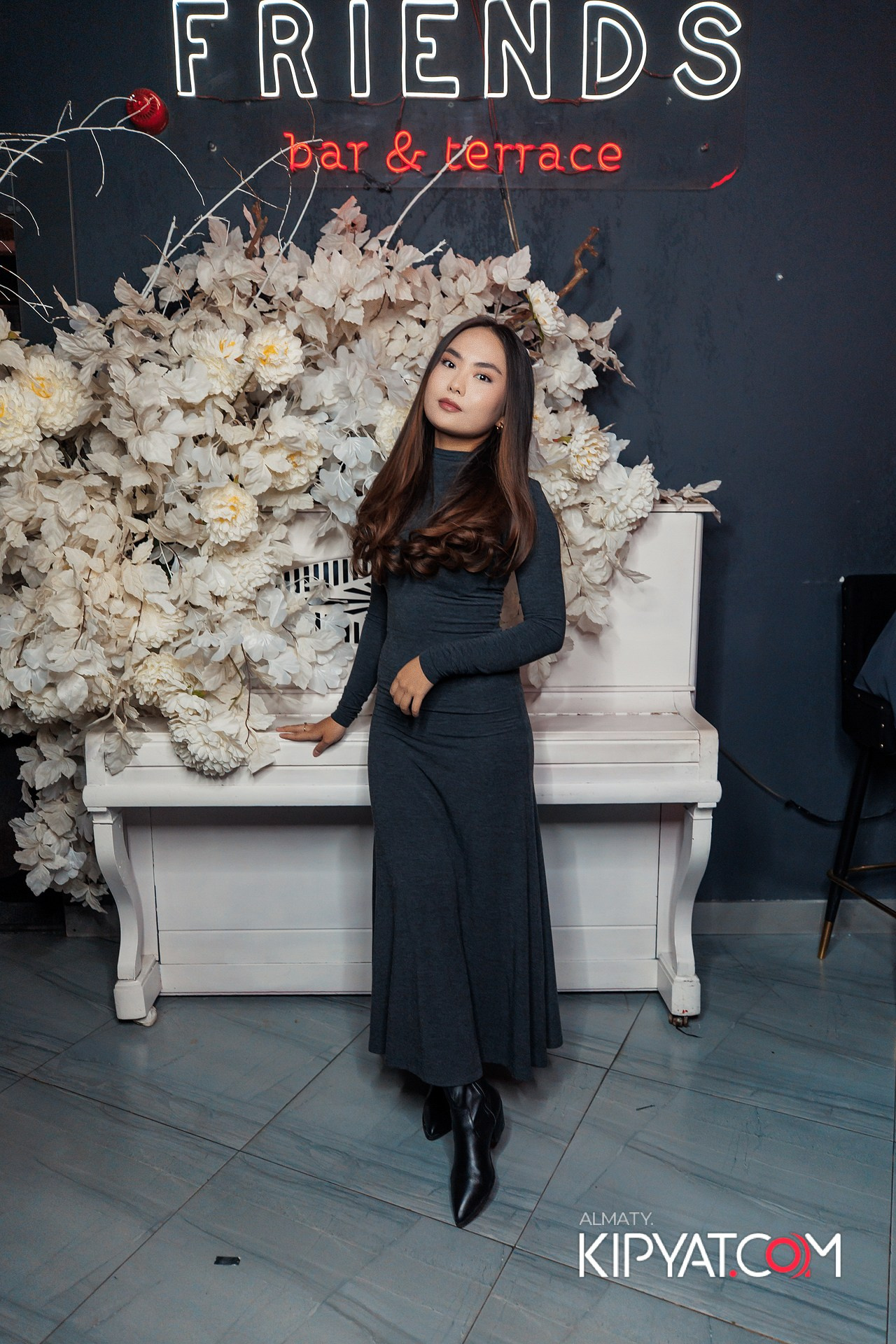FRIENDS BAR & TERRACE. КИПЯТКОМ АЛМАТЫ!