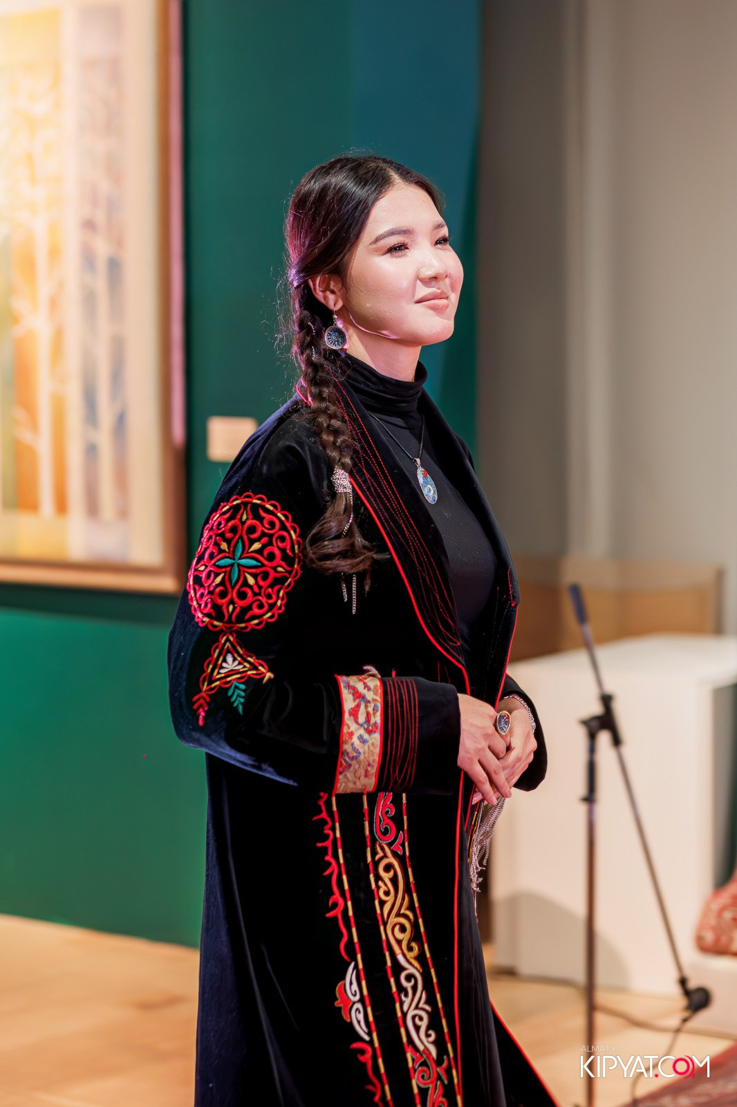 FASHION ПОКАЗ, КАЗАХСКОЙ НАЦИОНАЛЬНОЙ ОДЕЖДЫ. КИПЯТКОМ АЛМАТЫ!