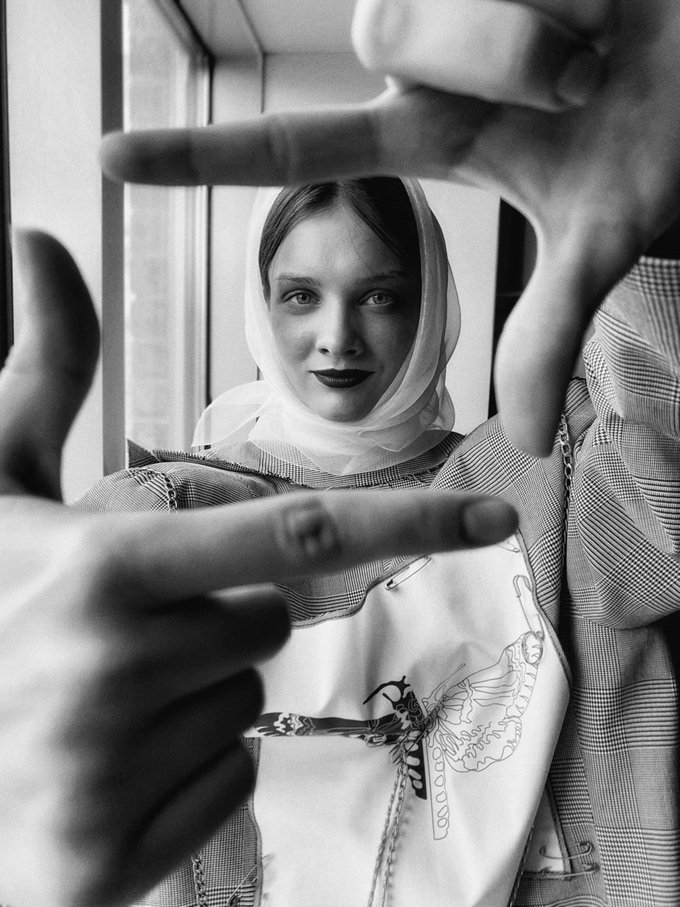 Современная концептуальная фотография о теле, уязвимости и идентичности. Визуальная практика на стиле честности, пост-иронии и искусства.Рекламная фотография, Концептуальная фотография, Современный художник, Психология, Коммерческий фотограф, Репортажный фотограф, Стрит фотография, Арт, Сюрреализм, Мобильная фотография, Снято на айфон, Дима Бурза