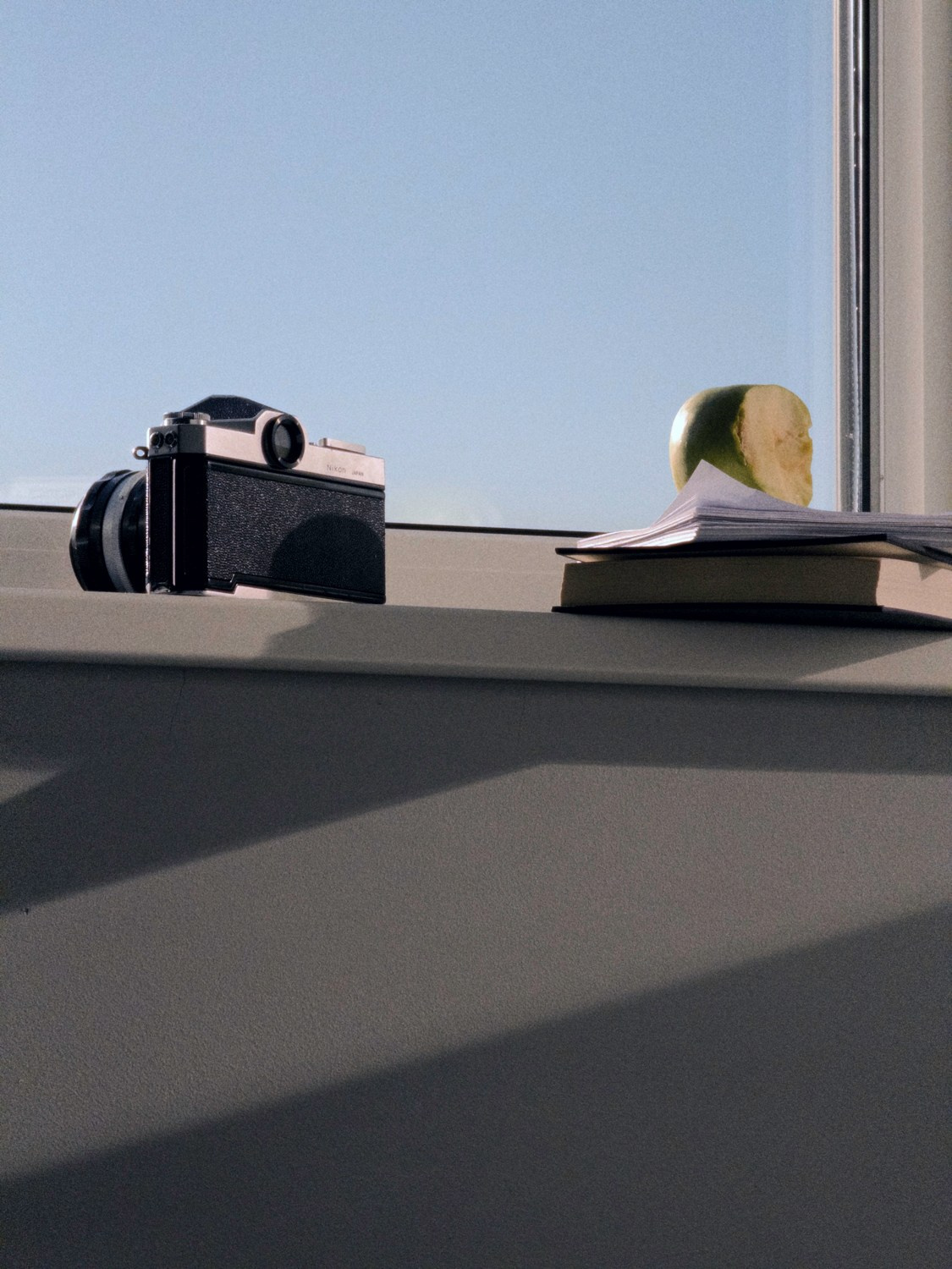 Современная концептуальная фотография о теле, уязвимости и идентичности. Визуальная практика на стиле честности, пост-иронии и искусства.Рекламная фотография, Концептуальная фотография, Современный художник, Психология, Коммерческий фотограф, Репортажный фотограф, Стрит фотография, Арт, Сюрреализм, Мобильная фотография, Снято на айфон, Дима Бурза