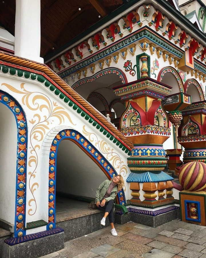 Локация для фотосессии на улице — старинный двор Москвы