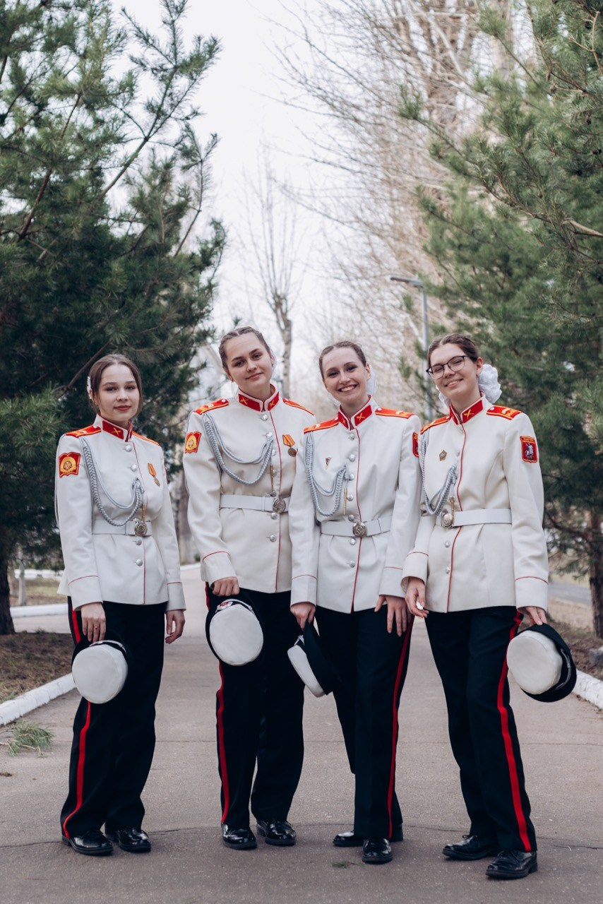 Выпускной альбом для школьного класса — фотосъёмка, дизайн и печать в Москве. MILATE — выпускные альбомы, фотосессии и видео в Москве