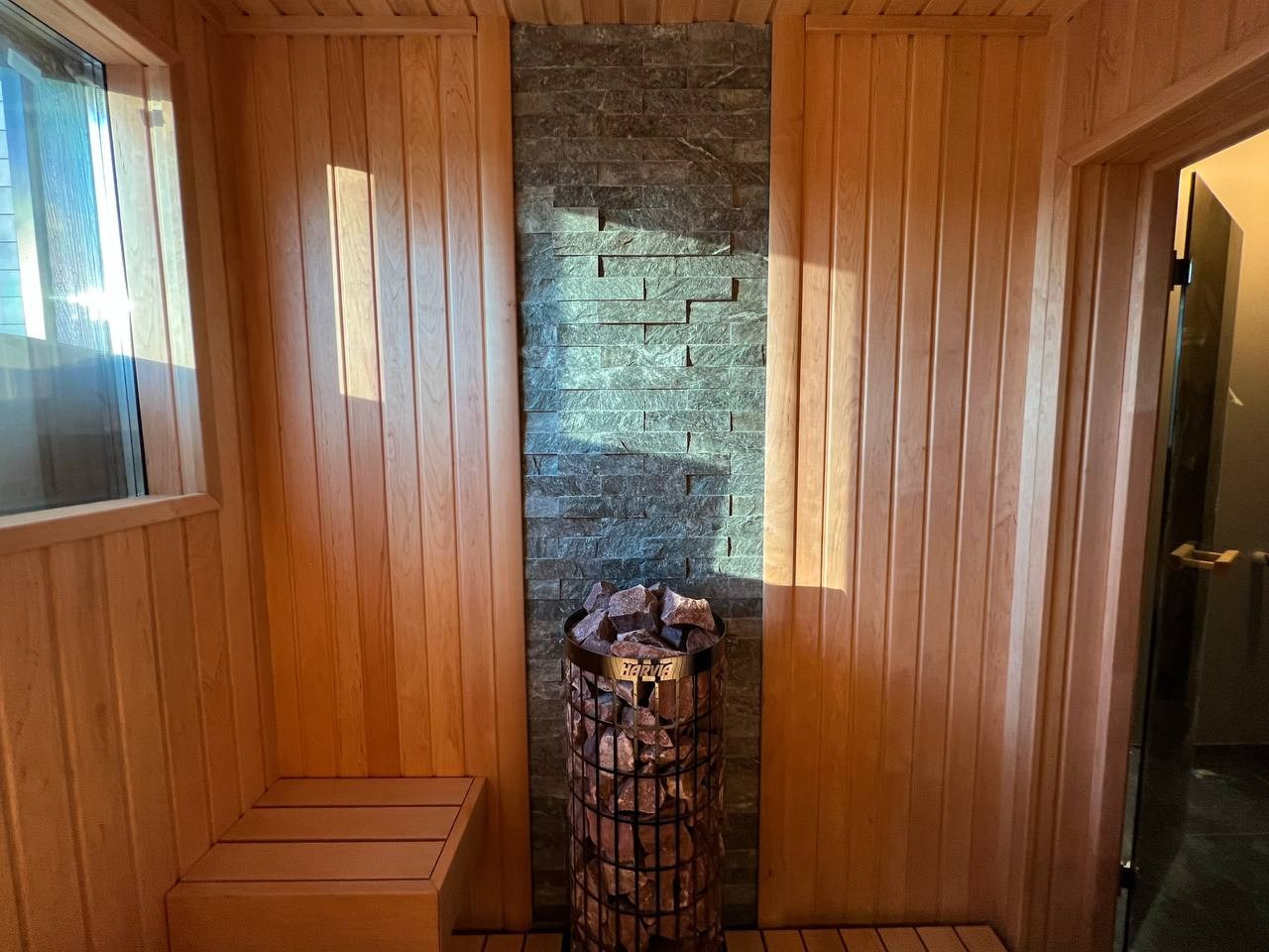 Классическая финская сауна в Заозерном. Семейный варинт, на 100% выполненный из ольхи. SaunaTopMasters