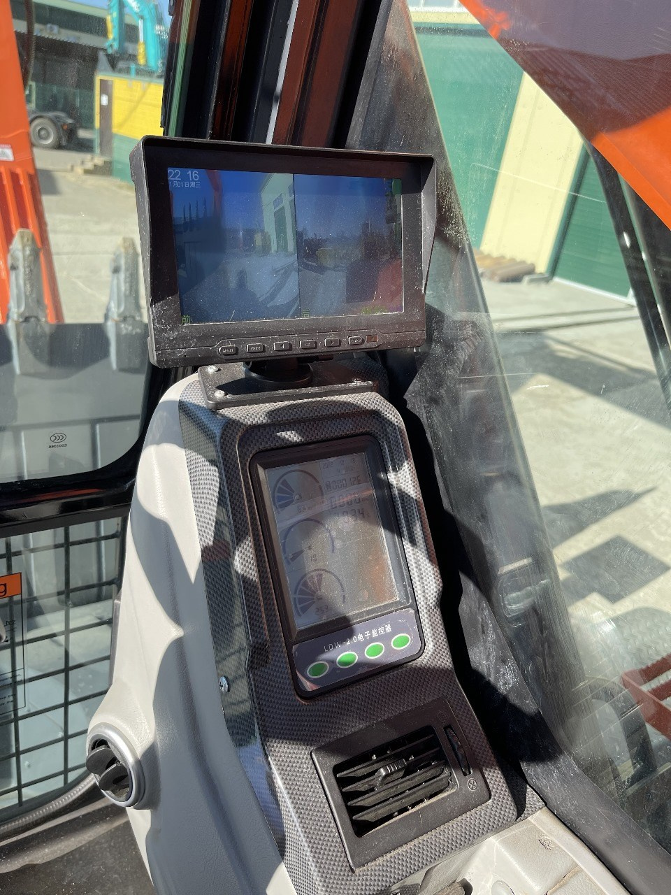 Фото кол. экс. Beezone BX215WN. Продажа и обслуживание грузовой техники и спецтехники в г. Новосибирск компания СТИ