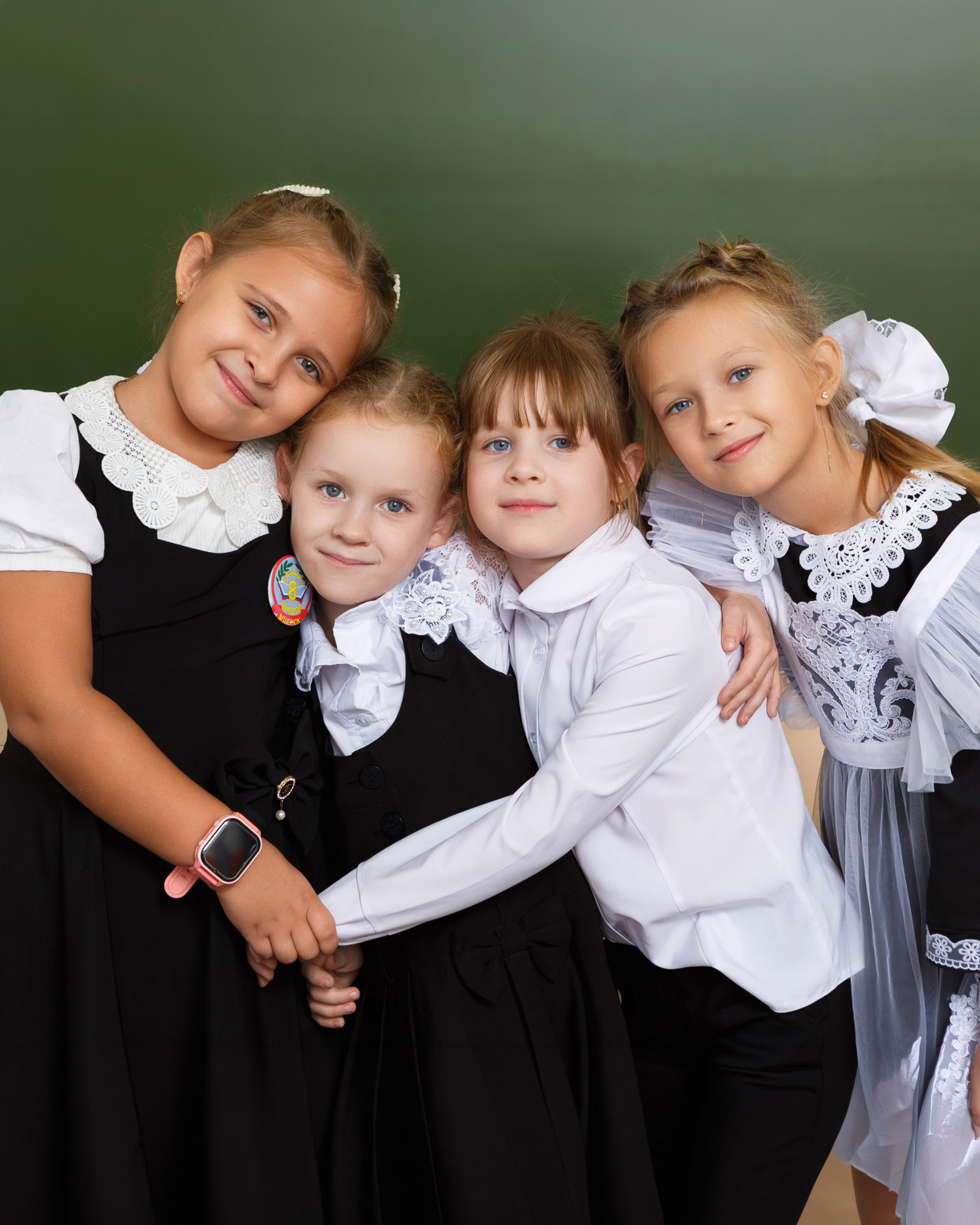 Друзья из четвёртого класса на фотосессии
