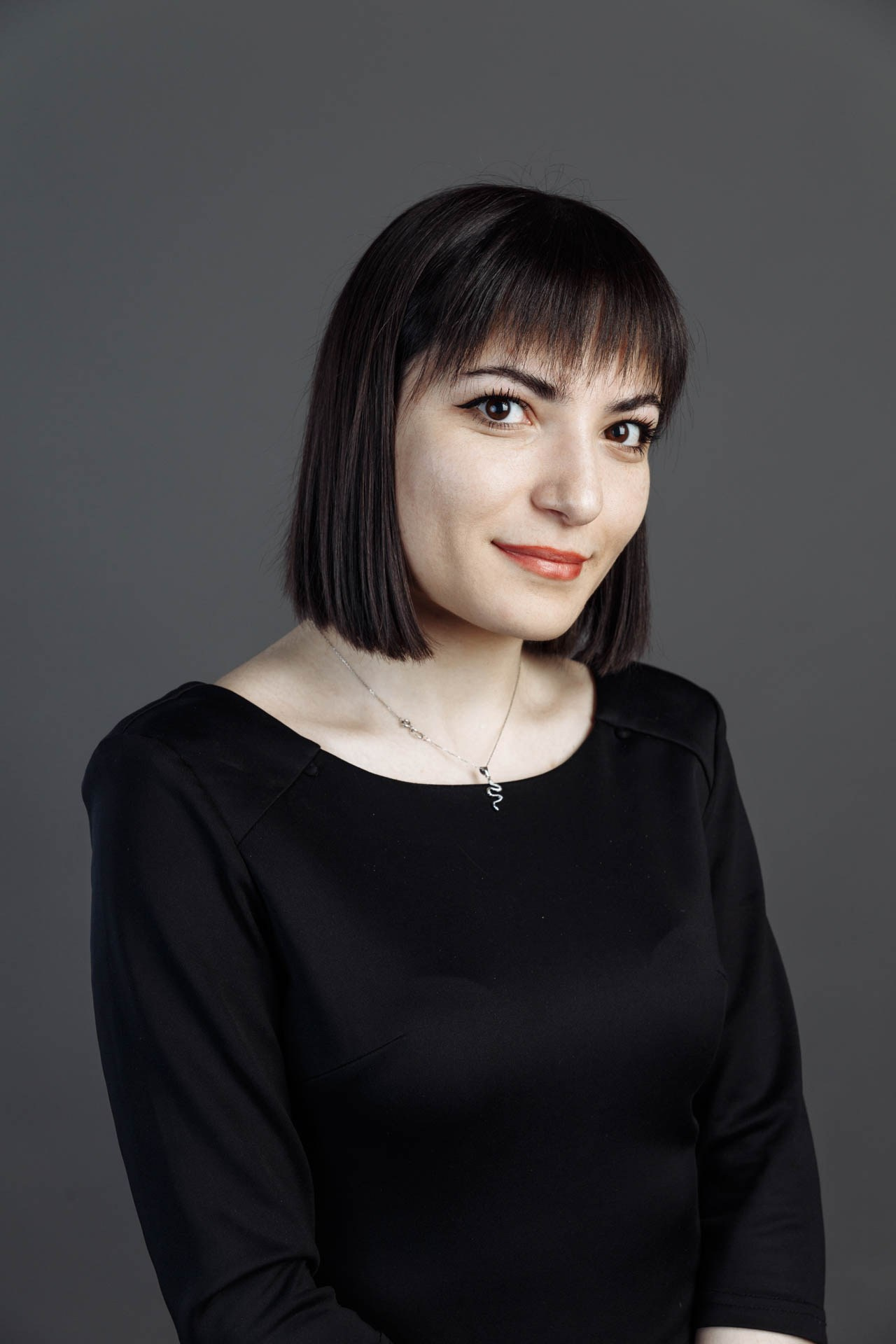 Бизнес-портреты сотрудников для сайта страховой компании InsFamily. Событийный фотограф Максим Бескоровайновнов