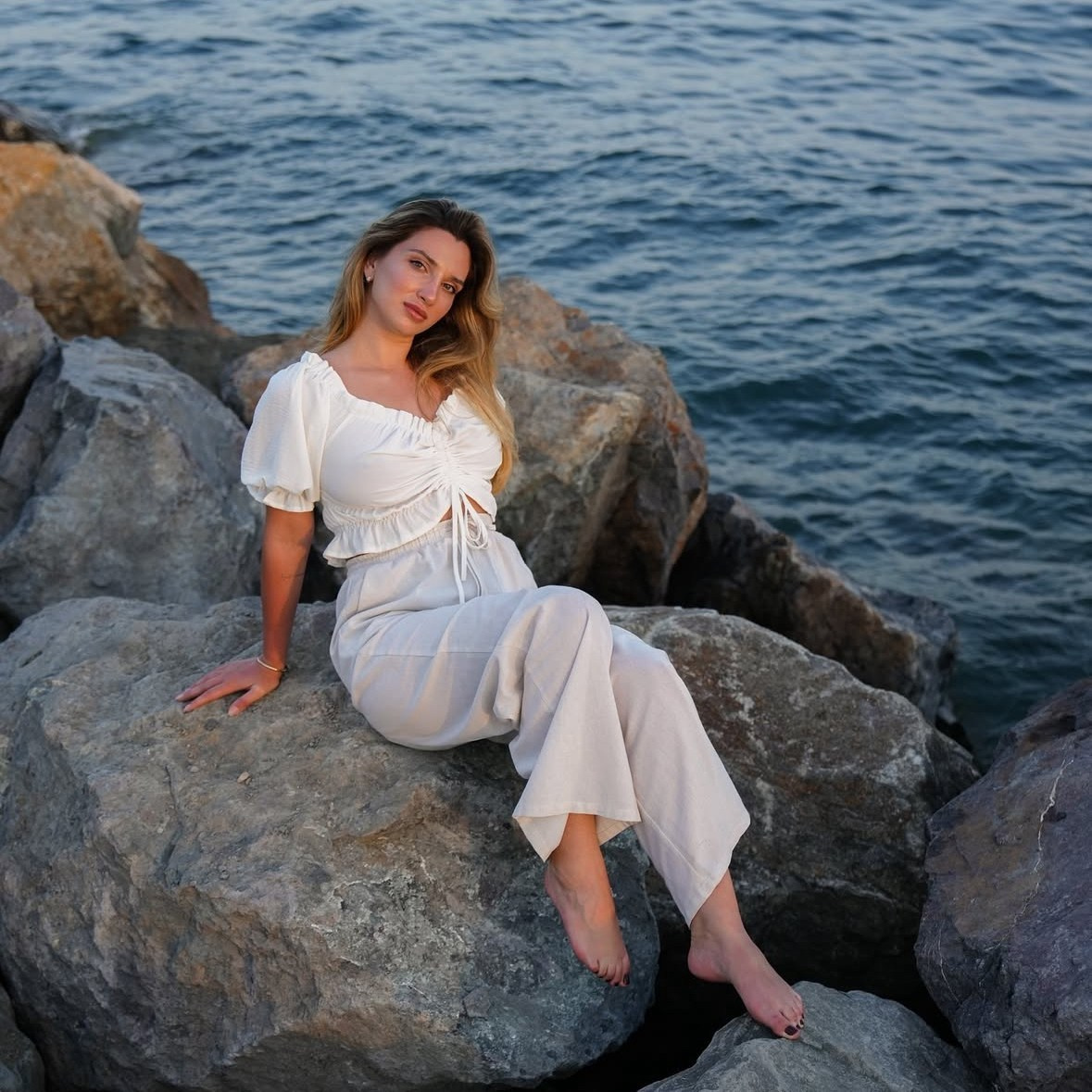 Авторские путешествия на красном кабриолете Lexus. Сочи, Адлер, Сириус, Красная Поляна, озеро Рица. Личный водитель и фотограф. Свадебный фотограф в Сочи и Адлере — Фотосессии на море и в горах | Виктор Рогулев