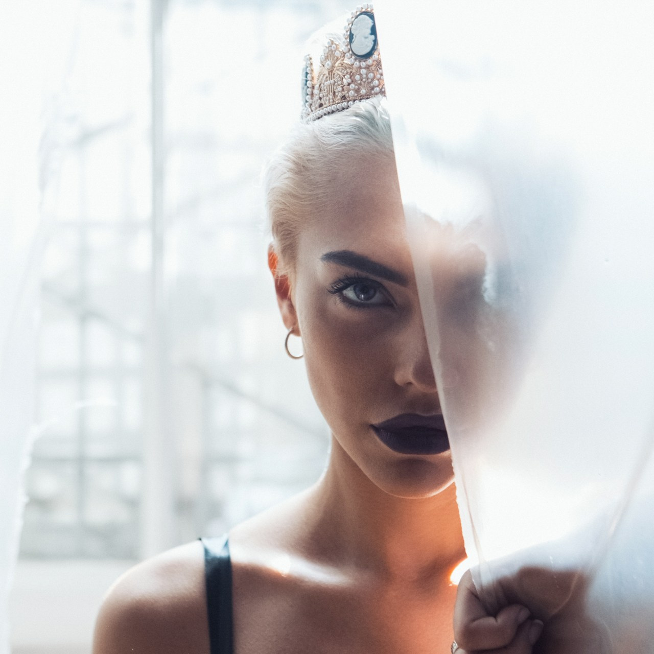 Современная концептуальная фотография о теле, уязвимости и идентичности. Визуальная практика на стиле честности, пост-иронии и искусства.Рекламная фотография, Концептуальная фотография, Современный художник, Психология, Коммерческий фотограф, Репортажный фотограф, Стрит фотография, Арт, Сюрреализм, Мобильная фотография, Снято на айфон, Дима Бурза