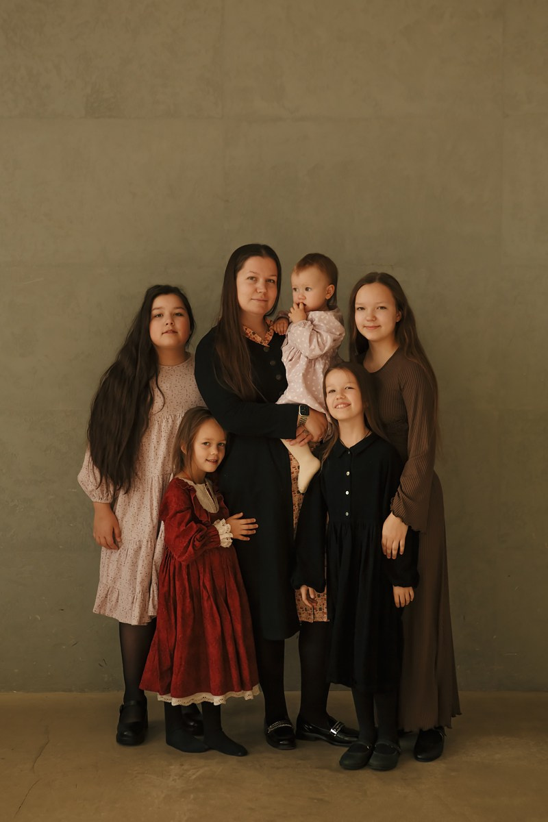 Катя, Николай, Лиза, Ксюша, Аня, Маша, Капитолина. Фотограф Александра Рышкова