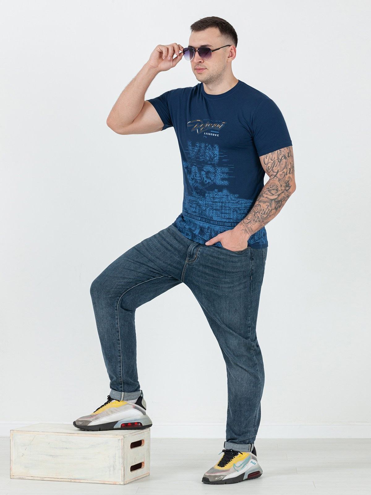 Фотосъемка для Валдберриз- мужские футболки. Сборные фотосъёмки в Москве. фотосессии одежды.фотограф