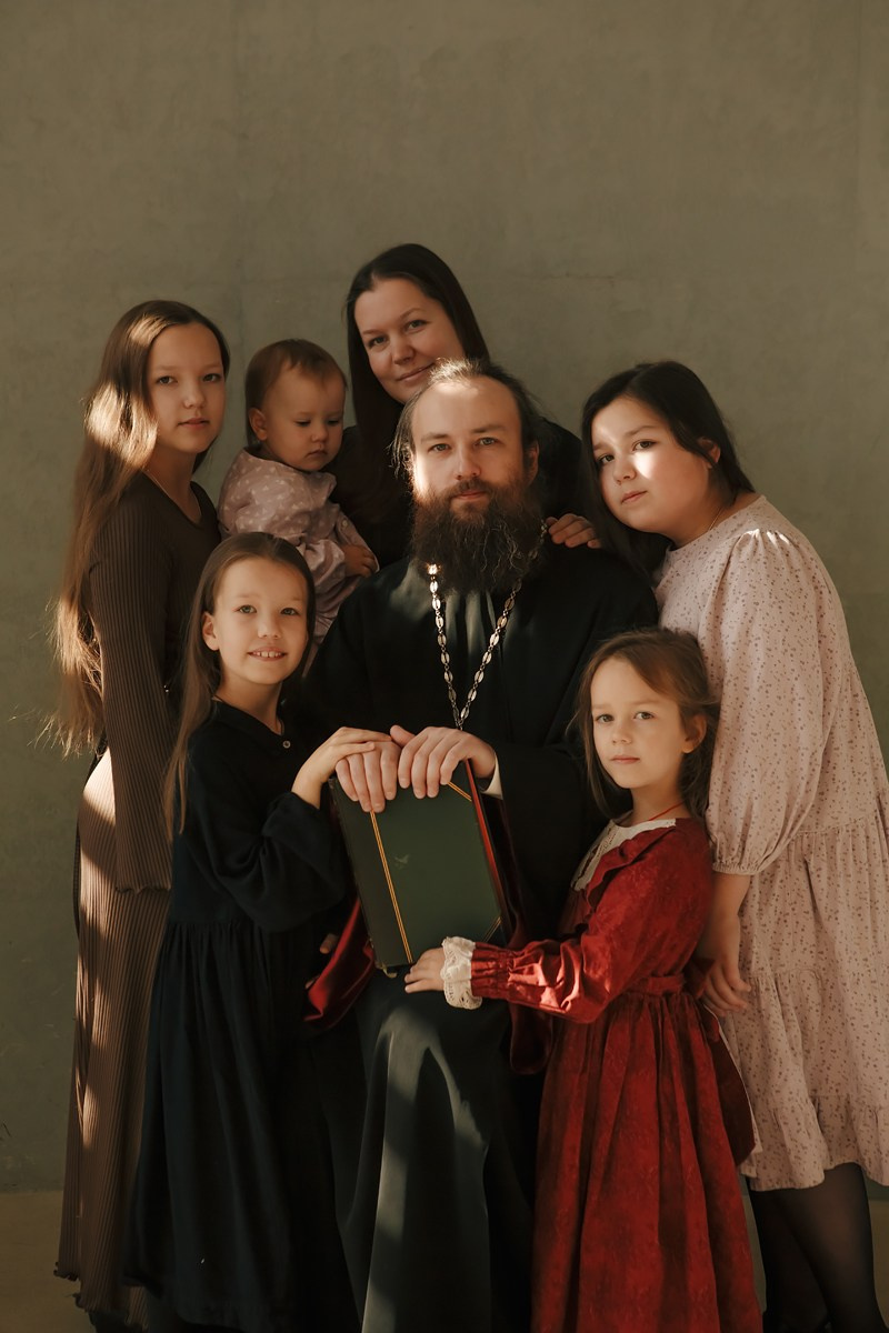 Катя, Николай, Лиза, Ксюша, Аня, Маша, Капитолина. Фотограф Александра Рышкова