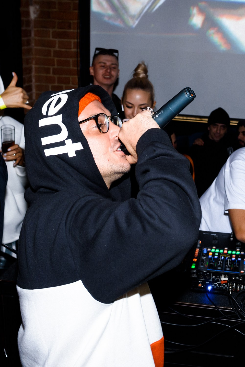 Фотограф Артём Савиных | Свадебная, репортажная, семейная съёмка Москва. Артём Савиных — профессиональный фотограф в Москве | Репортажи, свадьбы, портреты