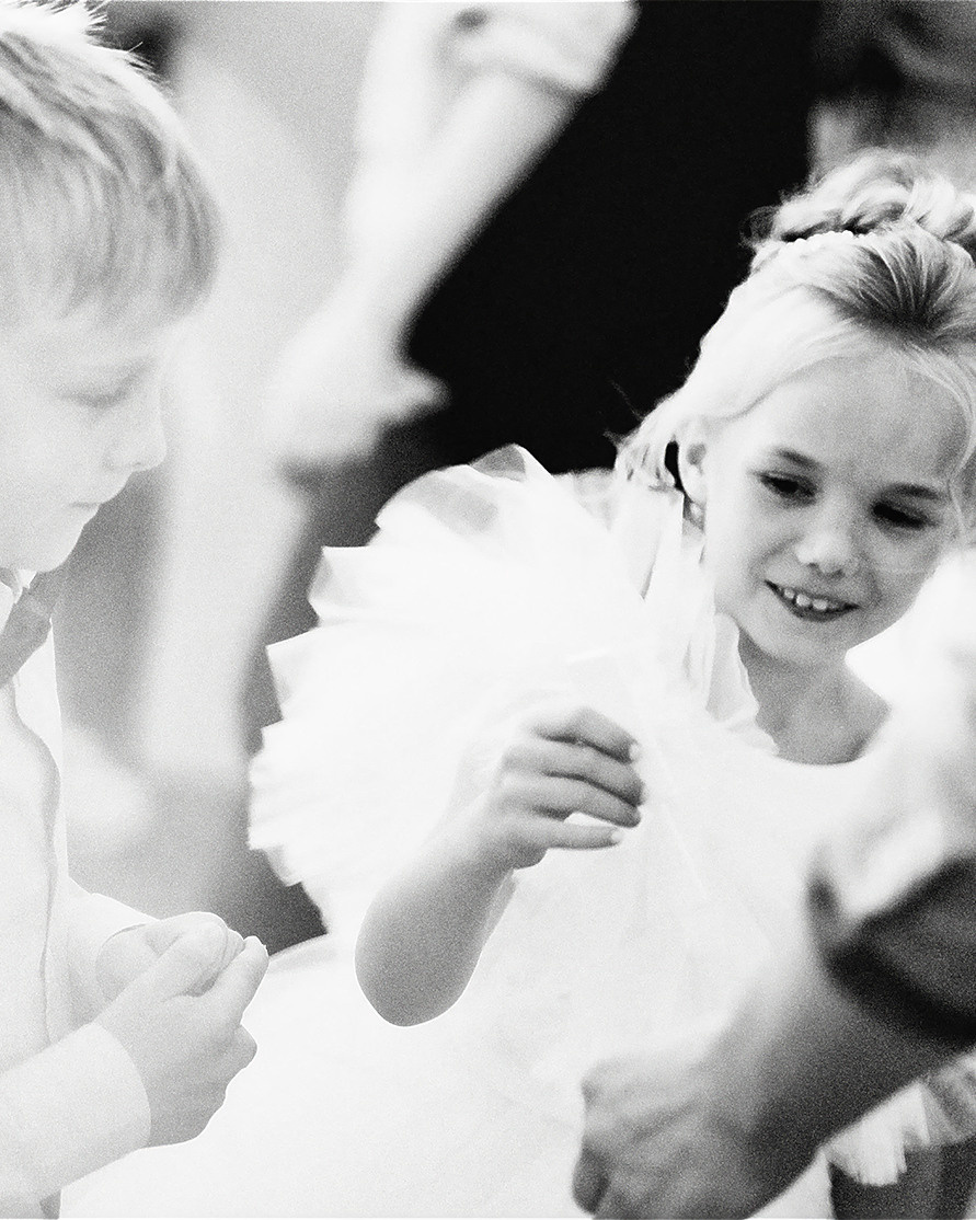 Свадебный репортаж, наполненный эмоциями и трепетом, заслуживает особого внимания, ведь он оставит воспоминания на долгие годы. Автор: Alexander Veselkov - Photographer | AV.