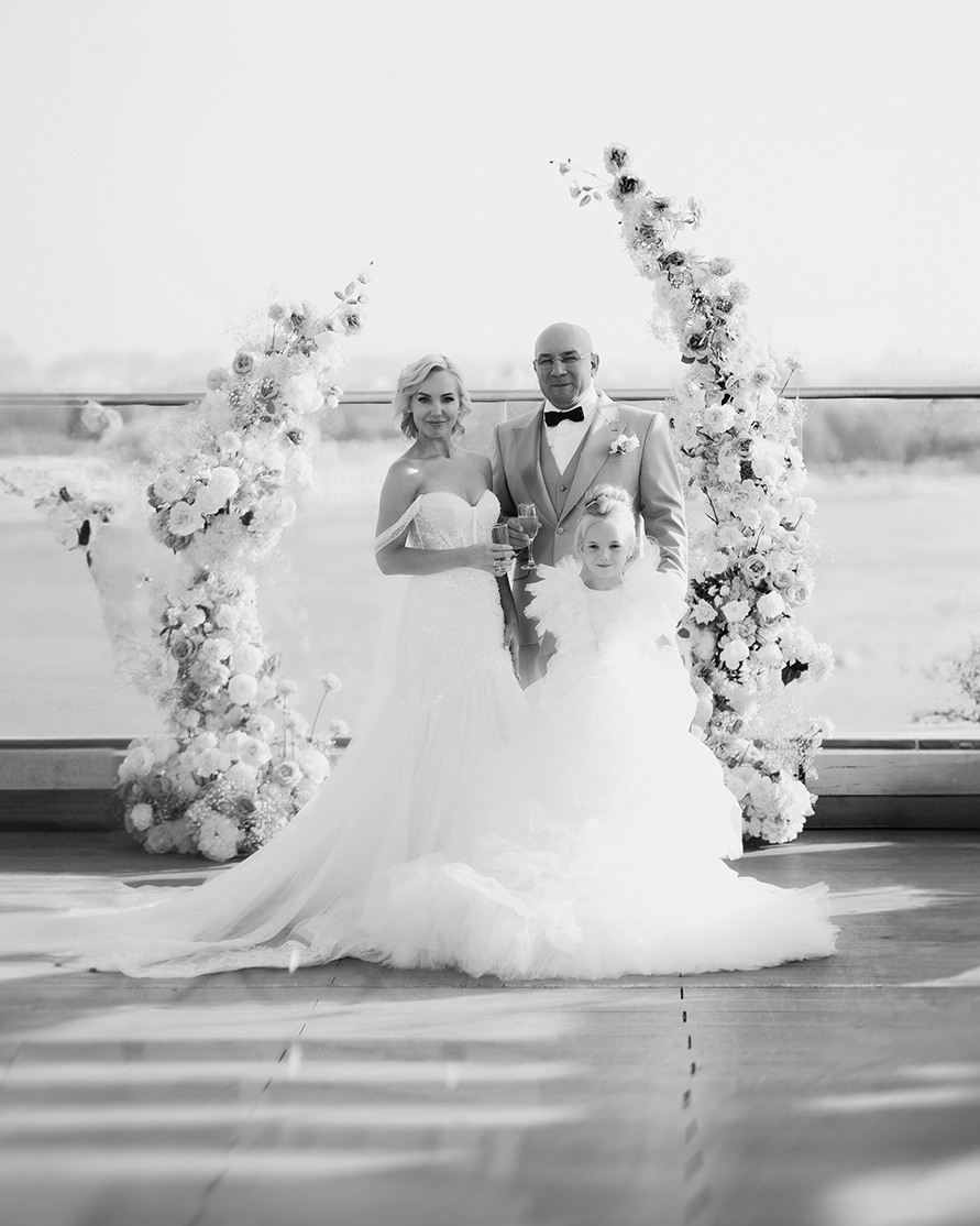 Свадебный репортаж, запечатлевший трепетные моменты и счастливые улыбки, станет незабываемым сокровищем на долгие годы. Фотограф: Alexander Veselkov - Photographer | AV.