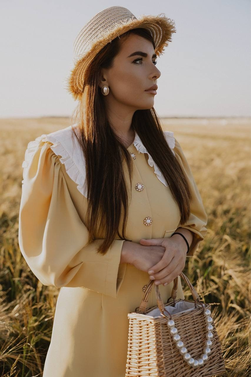 Оля в поле. Семейный фотограф в Москве Алёна Чача