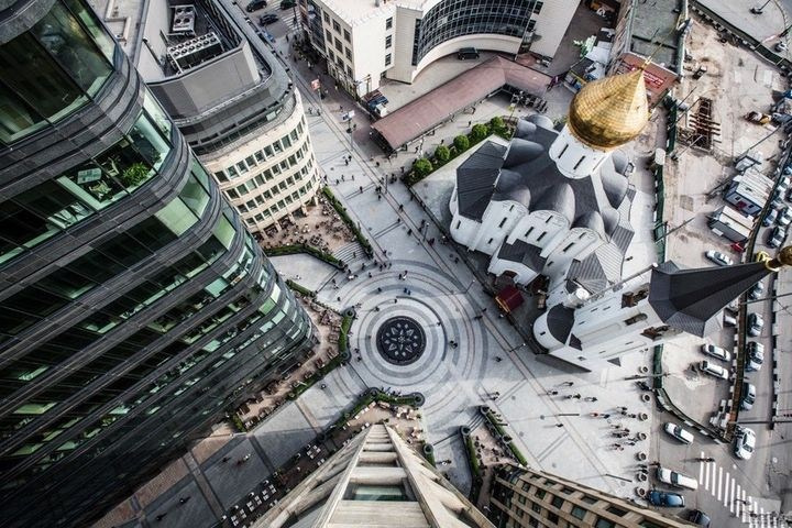 Бизнес-центр для фотосъемки — мрамор и стекло в интерьере