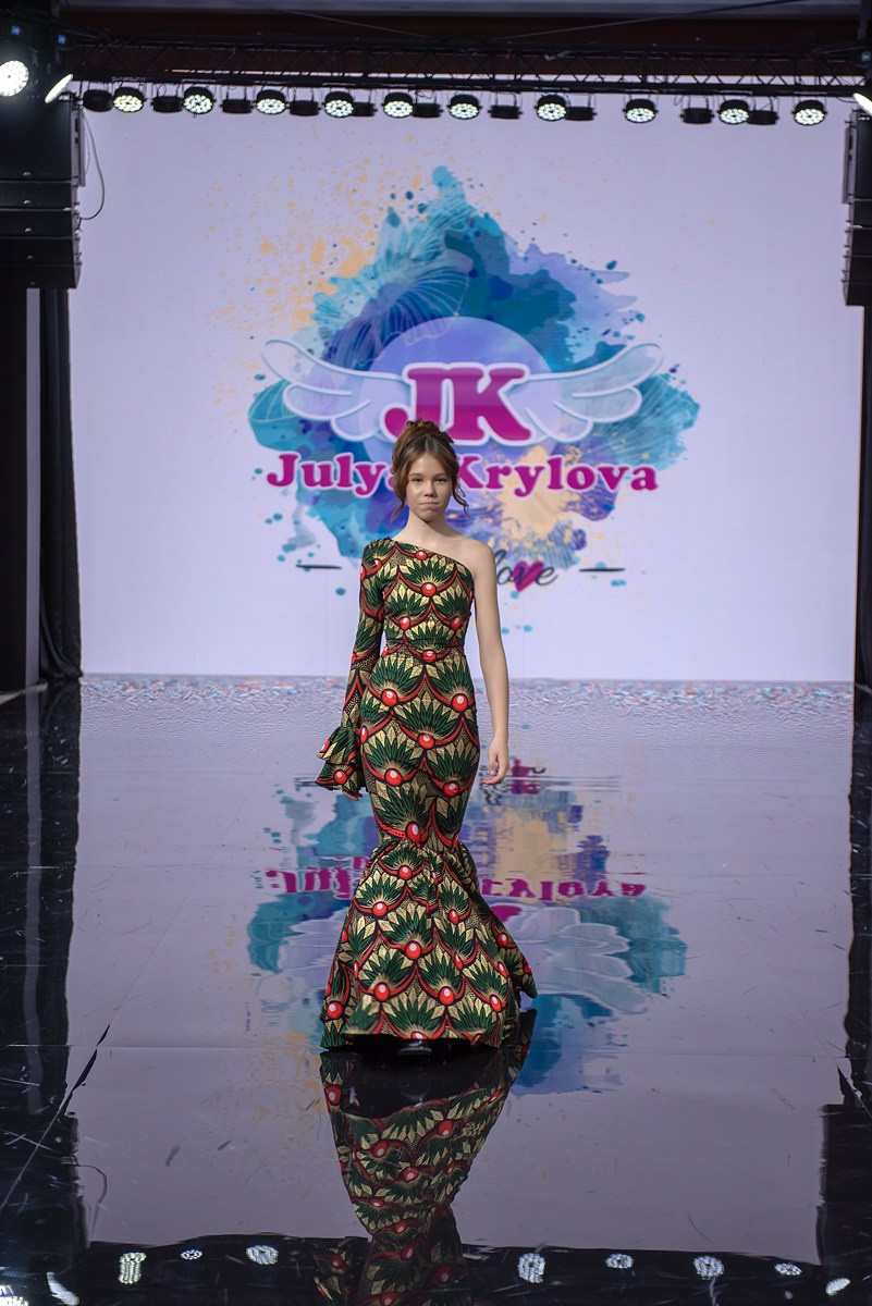 SochiFashionWeek2024 дизайнер Юлия Крылова. Семейный и коммерческий фотограф в Сочи Александр Бодунов