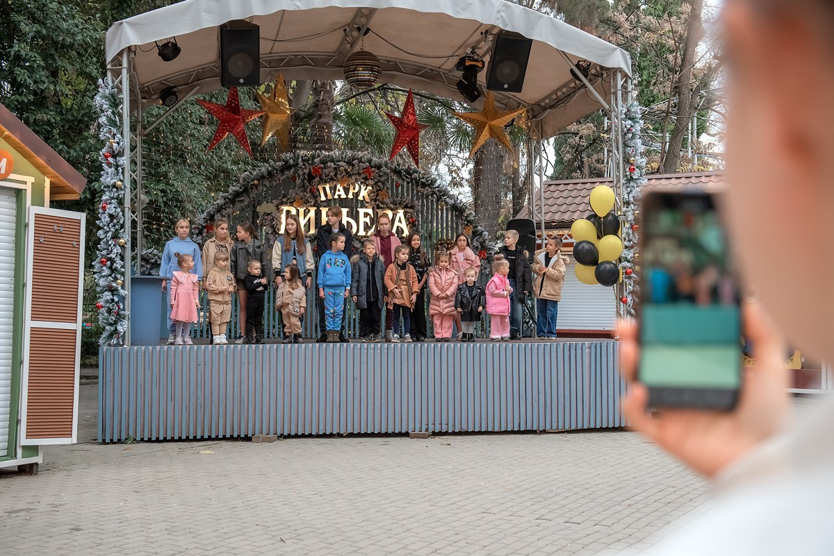 Парк Ривьера дефиле HAPPYkids. Семейный и коммерческий фотограф в Сочи Александр Бодунов