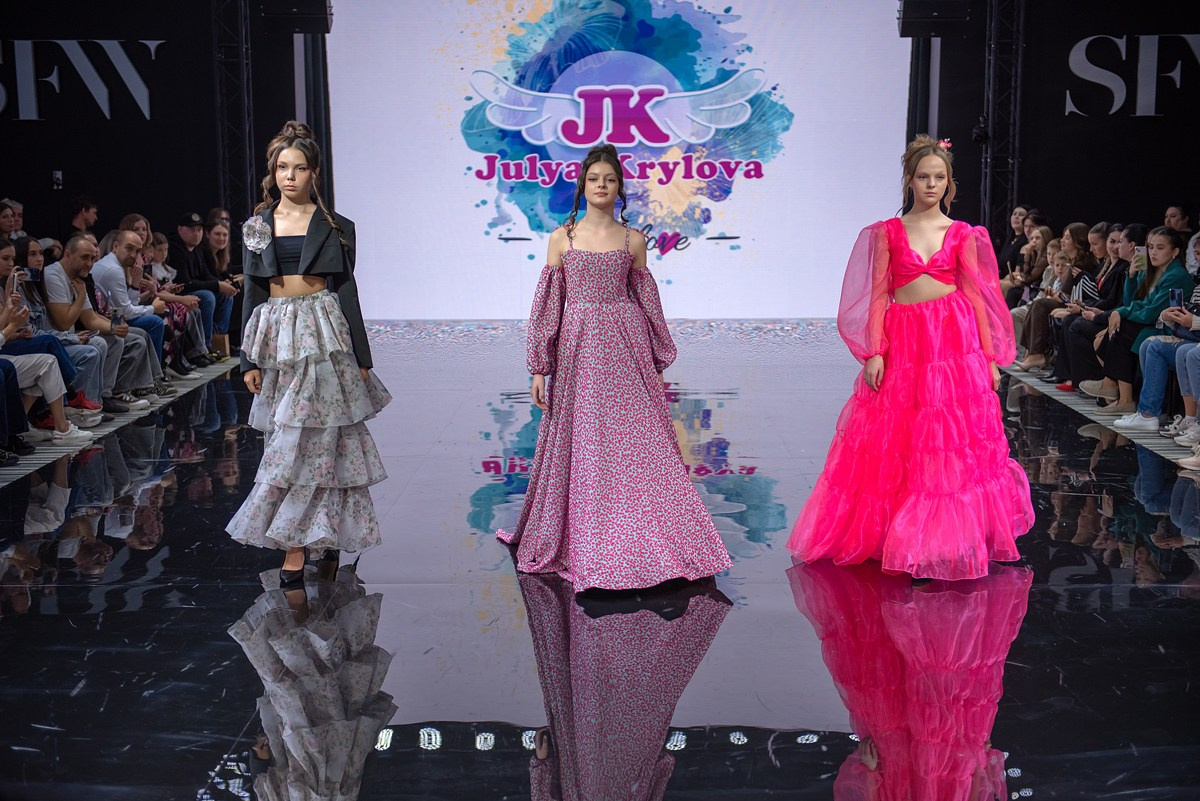 SochiFashionWeek2024 дизайнер Юлия Крылова. Семейный и коммерческий фотограф в Сочи Александр Бодунов