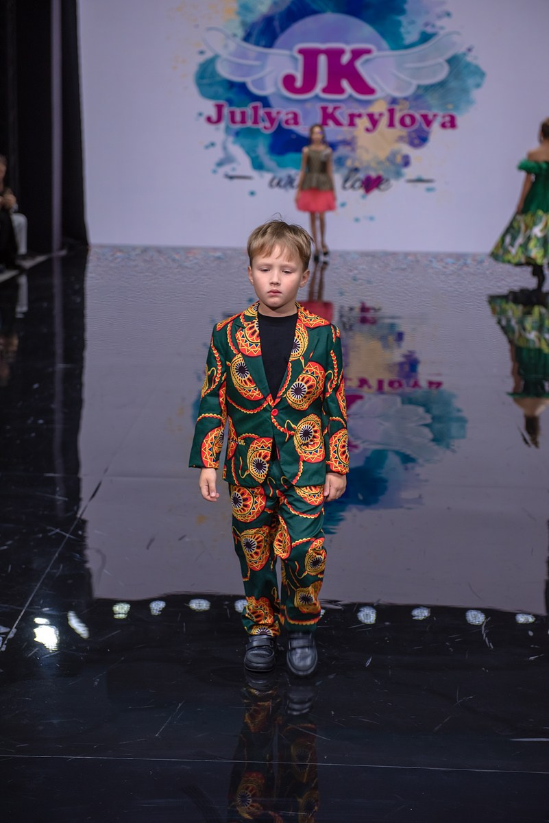 SochiFashionWeek2024 дизайнер Юлия Крылова. Семейный и коммерческий фотограф в Сочи Александр Бодунов