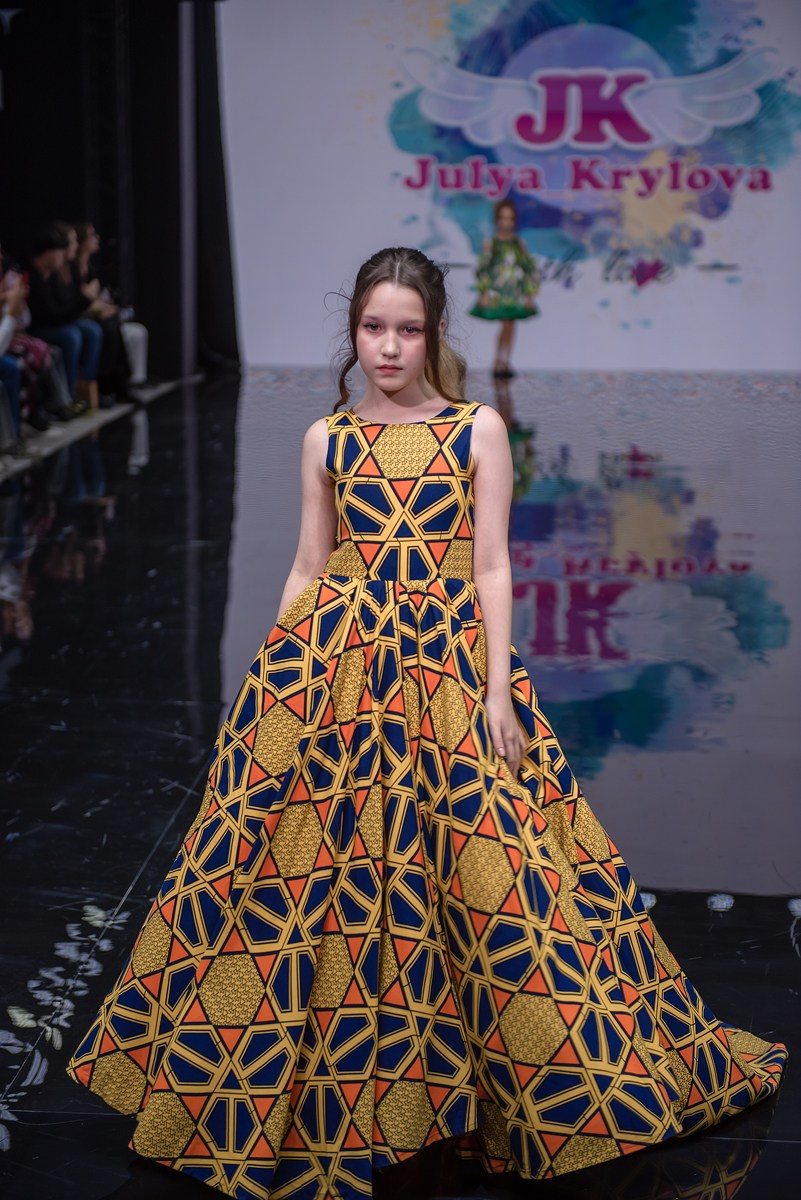 SochiFashionWeek2024 дизайнер Юлия Крылова. Семейный и коммерческий фотограф в Сочи Александр Бодунов