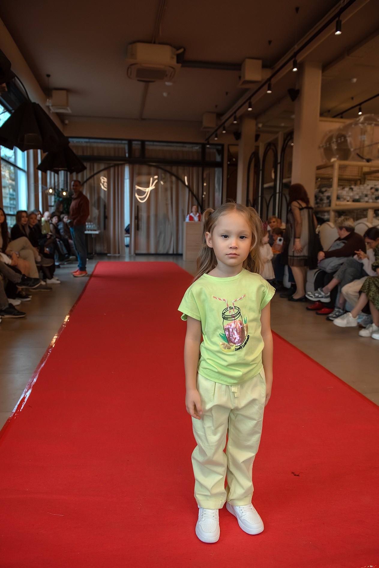 HAPPYkids дефиле в день мамы. Семейный и коммерческий фотограф в Сочи Александр Бодунов