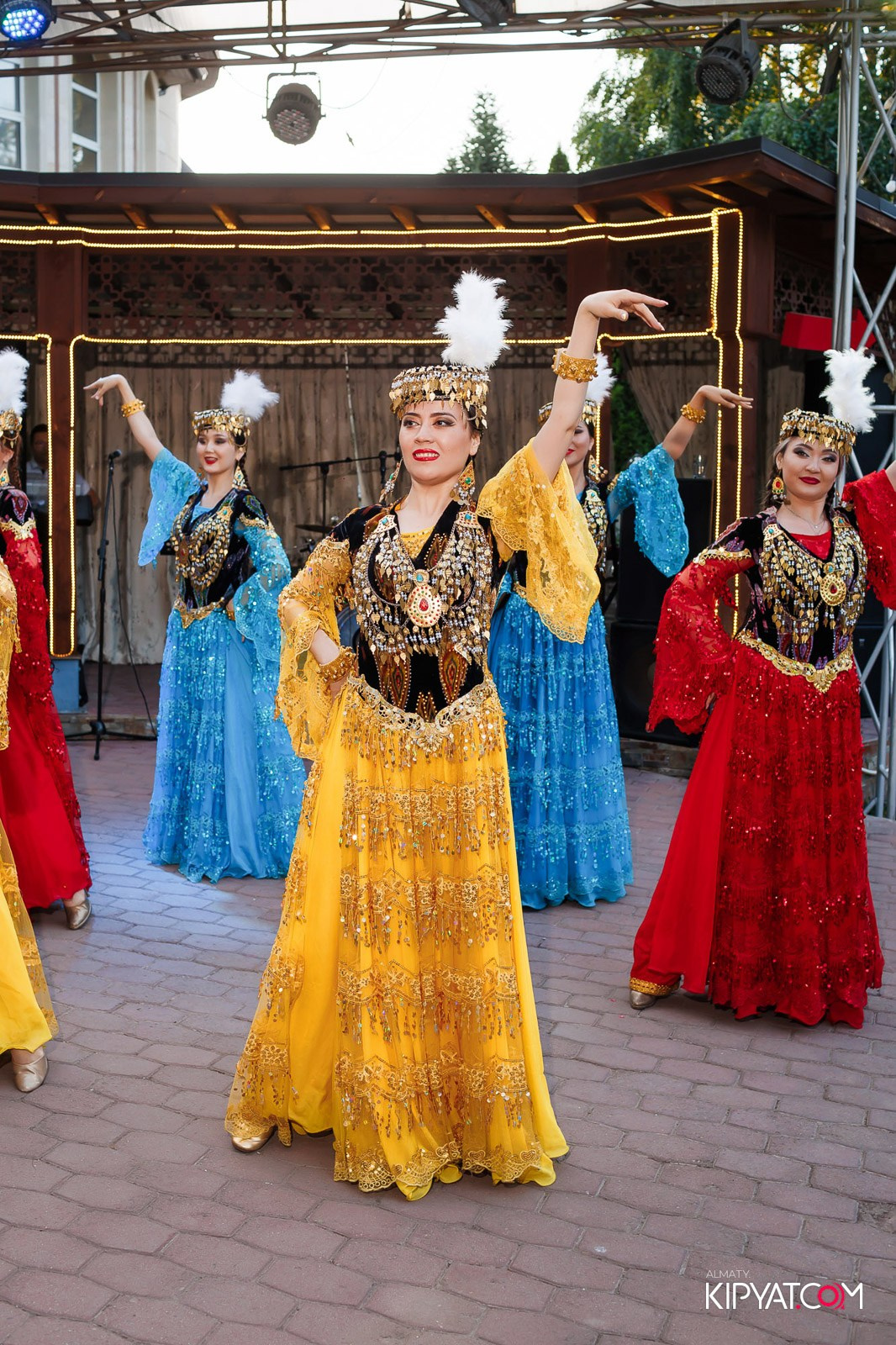 РЕСТОРАН УЧ ЛЯГАН. КИПЯТКОМ АЛМАТЫ!