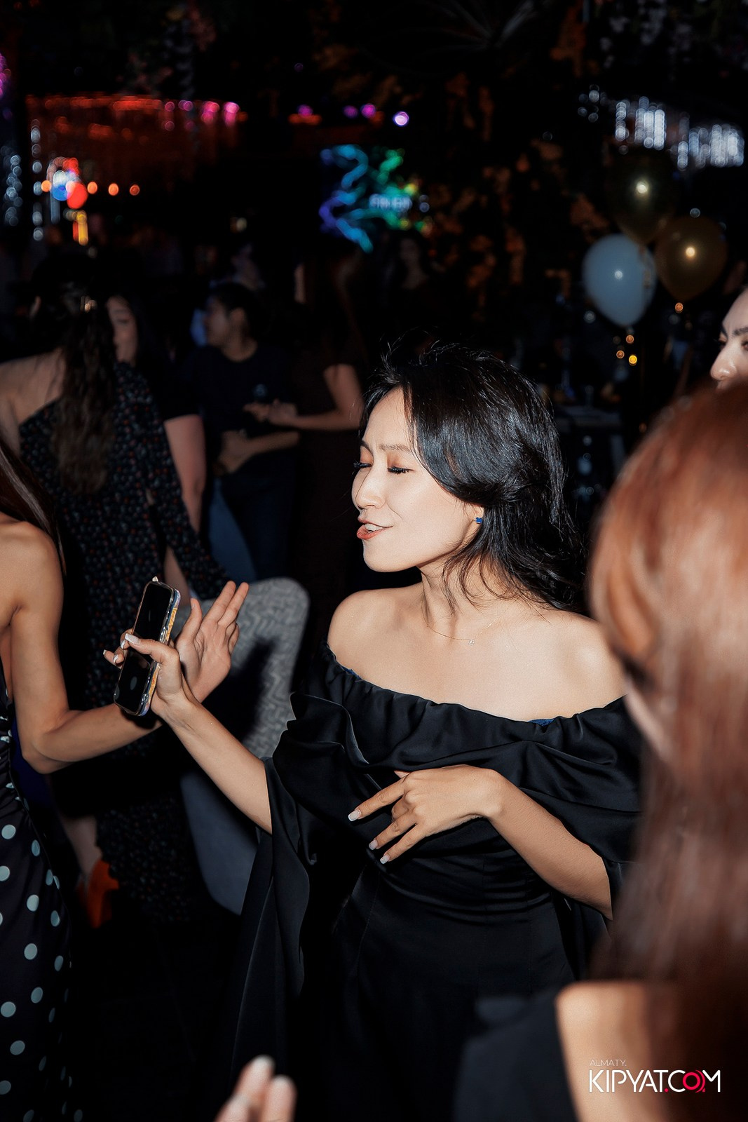 FRIENDS BAR & TERRACE. КИПЯТКОМ АЛМАТЫ!