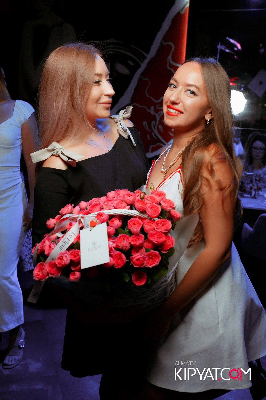 FRIENDS BAR & TERRACE. КИПЯТКОМ АЛМАТЫ!