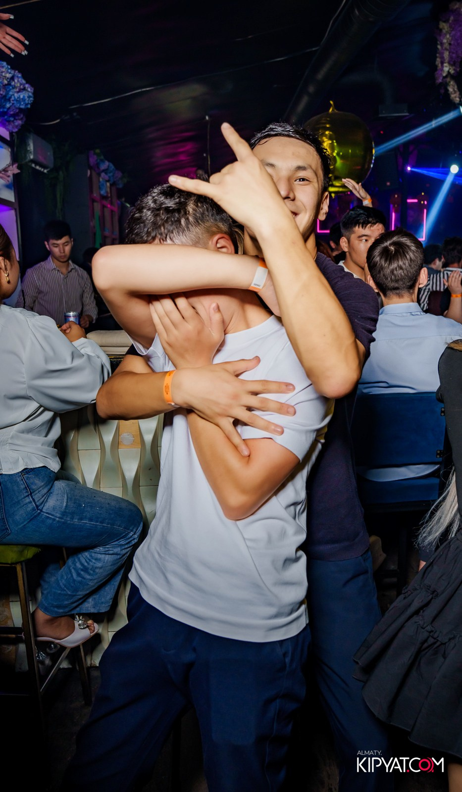 UYAT EMES BAR. КИПЯТКОМ АЛМАТЫ!