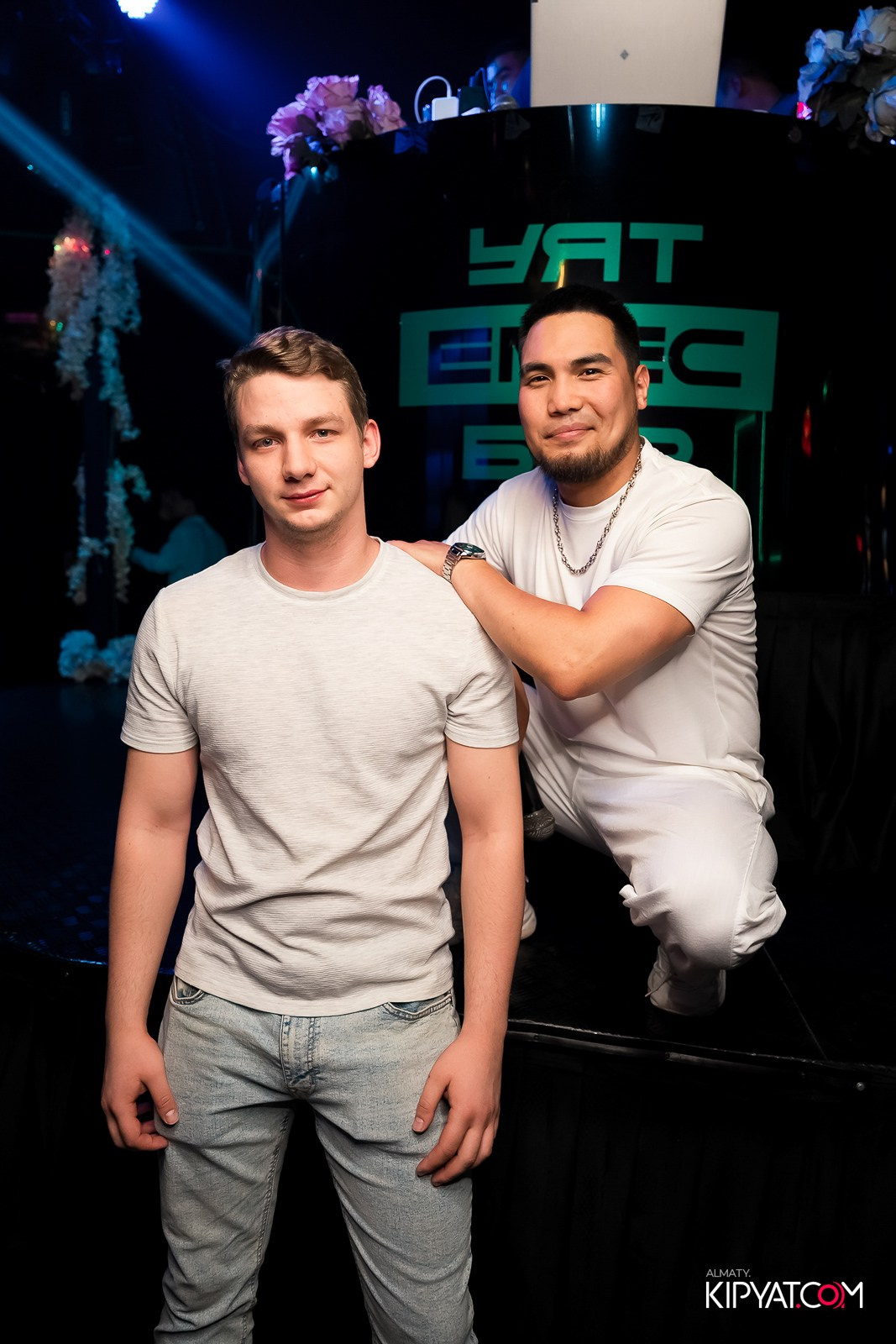 UYAT EMES BAR. КИПЯТКОМ АЛМАТЫ!