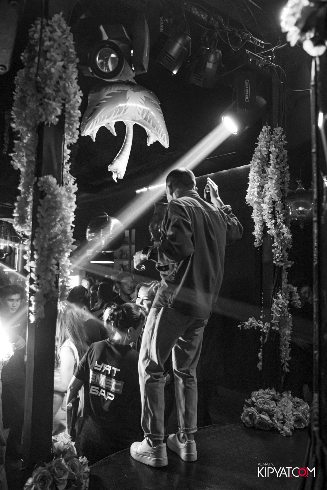 UYAT EMES BAR. КИПЯТКОМ АЛМАТЫ!