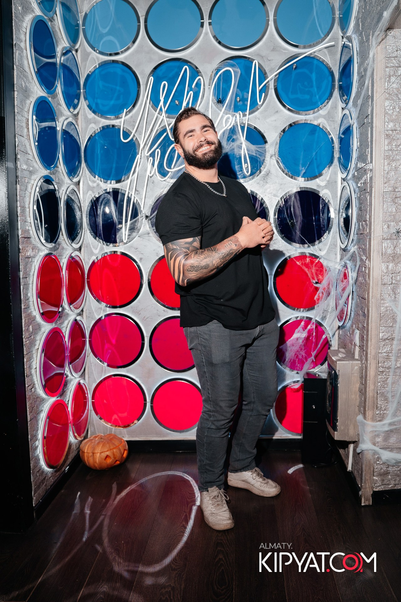 УХО И МЕДВЕДЬ НА ГАГАРИНА. КИПЯТКОМ АЛМАТЫ!