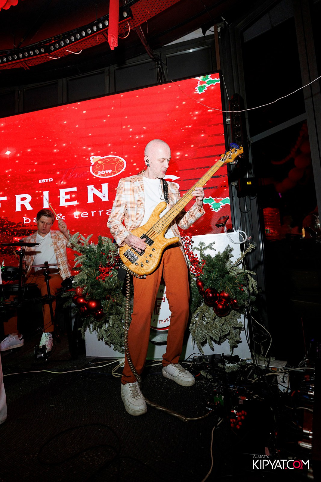 FRIENDS BAR & TERRACE. КИПЯТКОМ АЛМАТЫ! Фотосъемка мероприятий в Алматы