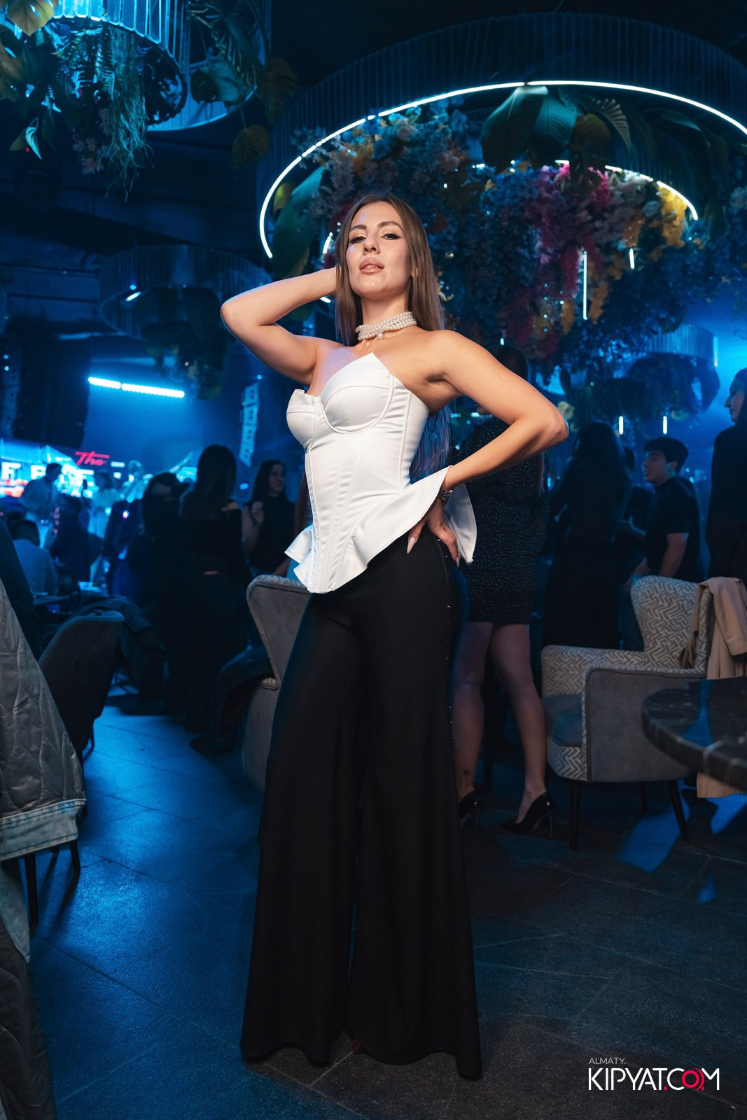 FRIENDS BAR & TERRACE. КИПЯТКОМ АЛМАТЫ!