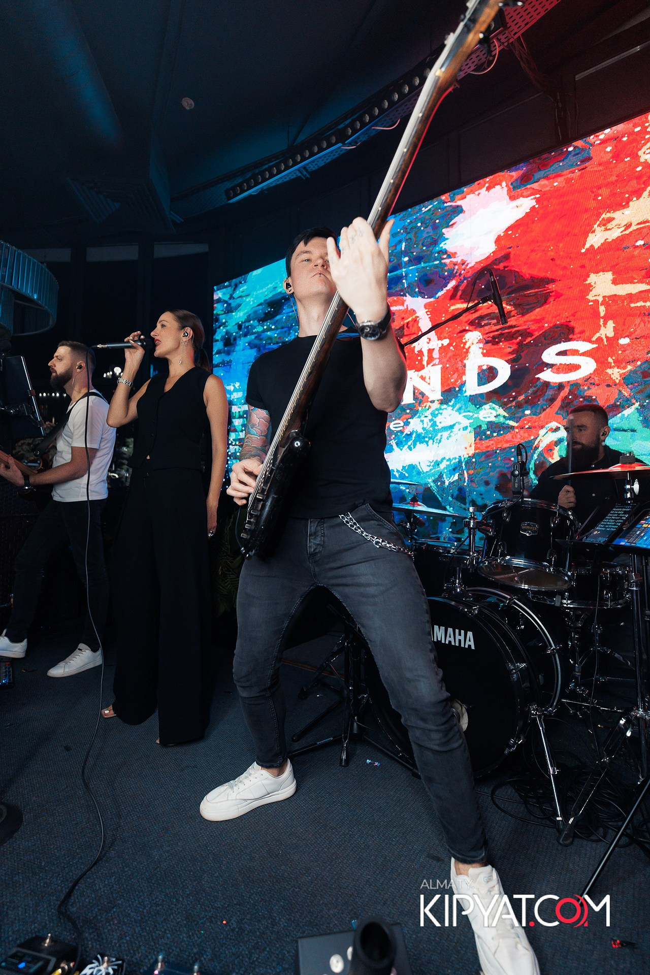 Friends bar & terrace. КИПЯТКОМ АЛМАТЫ!