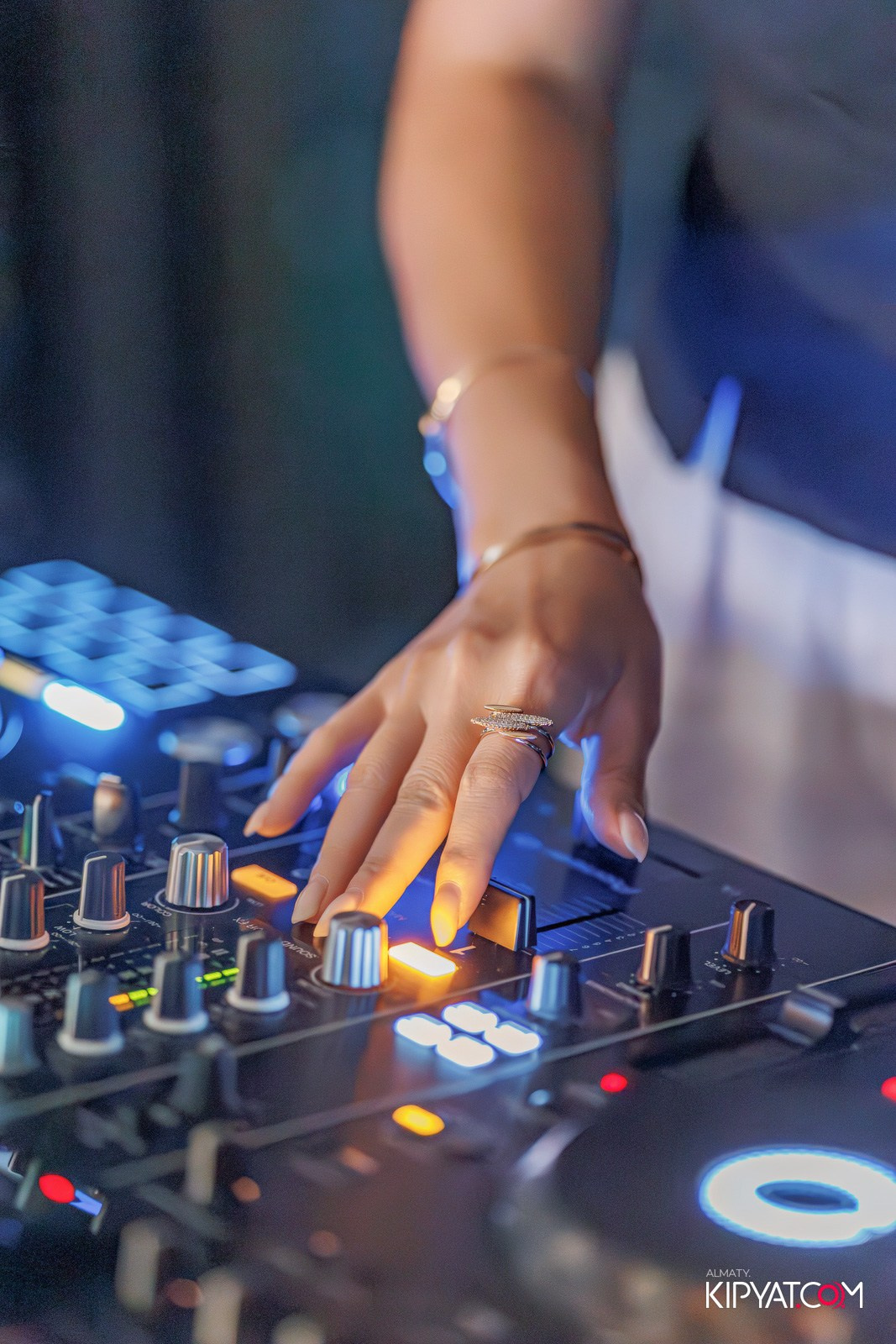 ВЫСТУПЛЕНИЕ DJ SUNQAR DJ BONI В SUNQAR BAR & RESTAURANT. КИПЯТКОМ АЛМАТЫ!