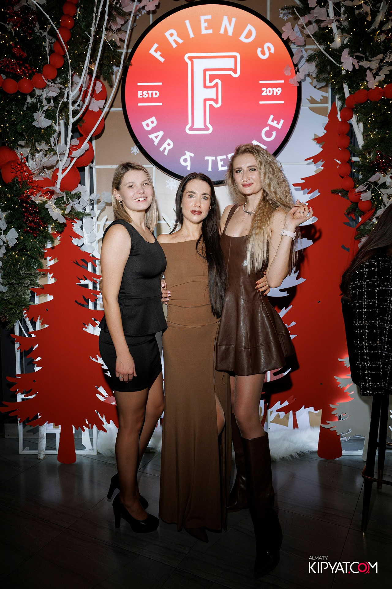 FRIENDS BAR & TERRACE. КИПЯТКОМ АЛМАТЫ! Фотосъемка мероприятий в Алматы