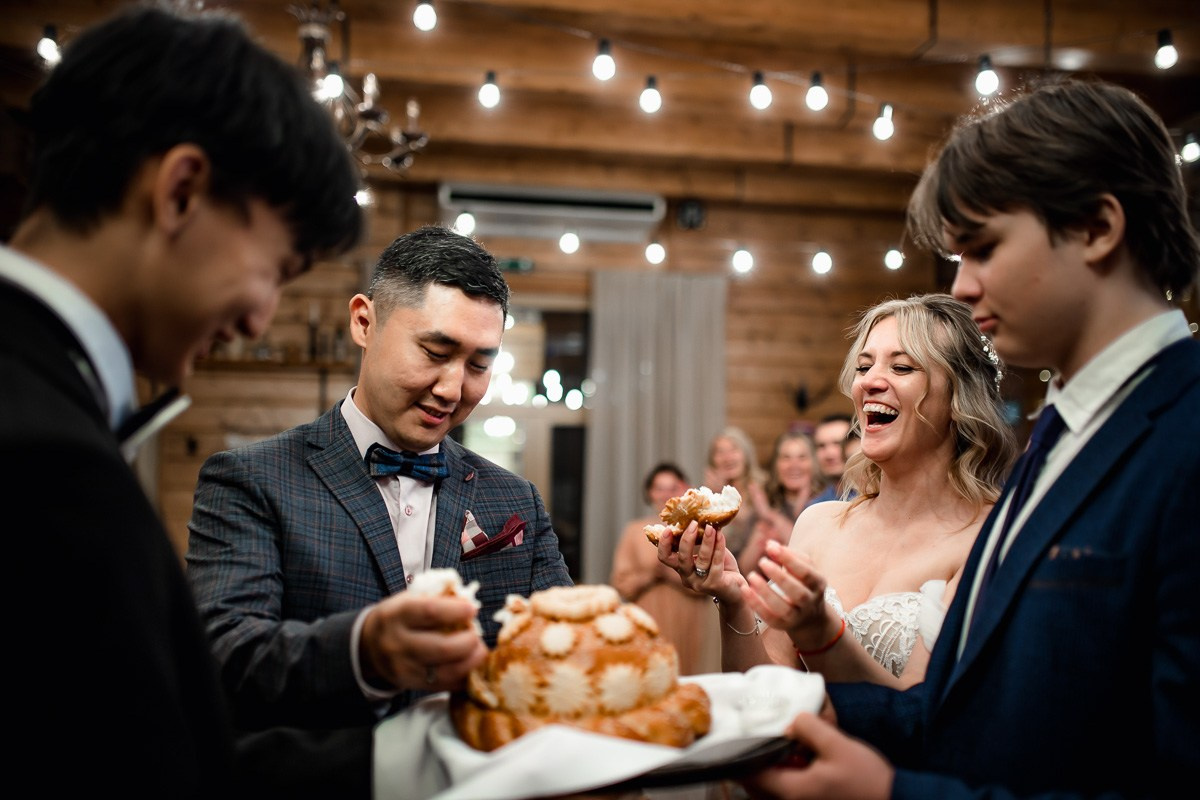 Свадебная фотосессия в ресторане. Свадебный фотограф в Санкт-Петербурге Антон Владимиров