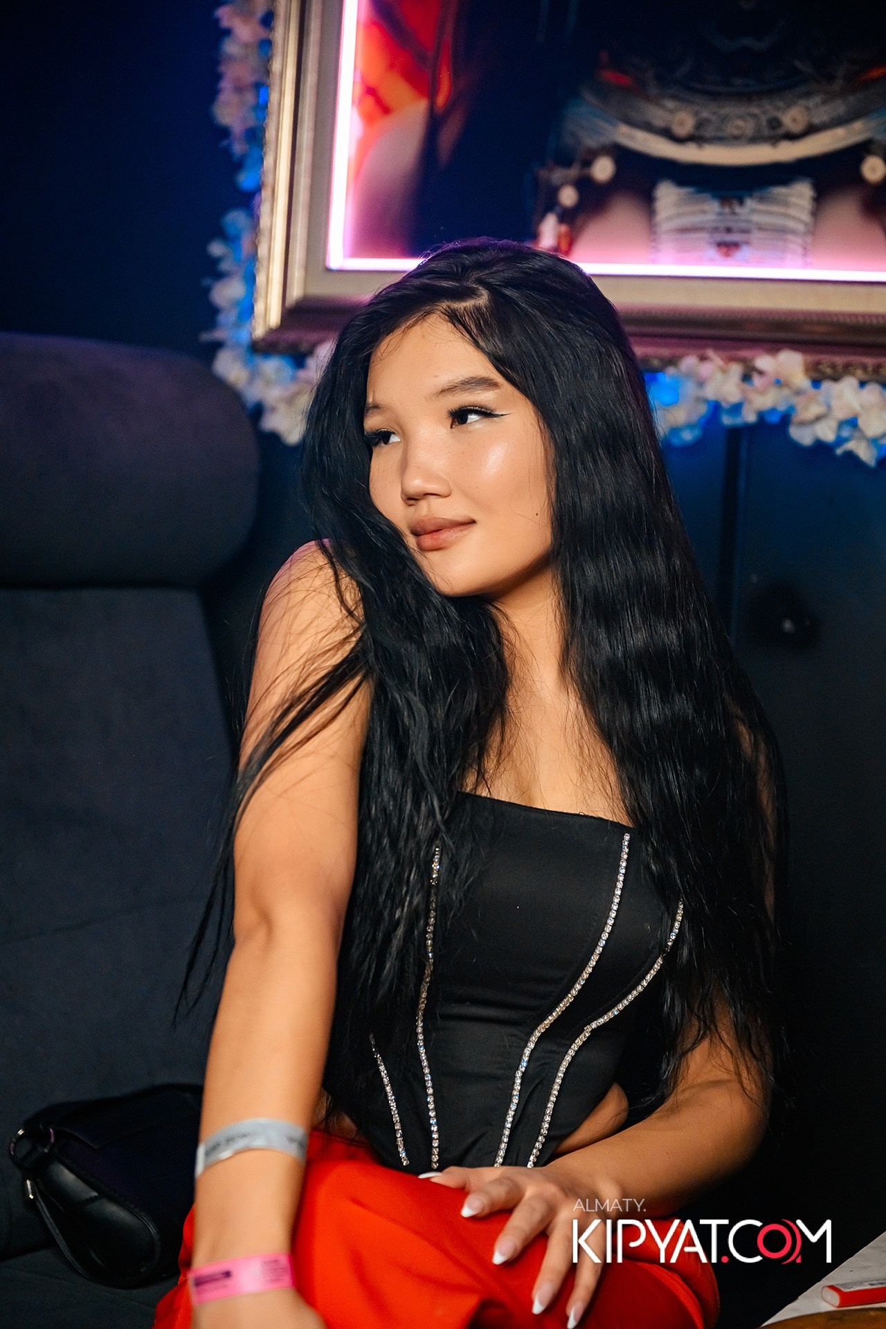 UYAT EMES BAR. КИПЯТКОМ АЛМАТЫ!