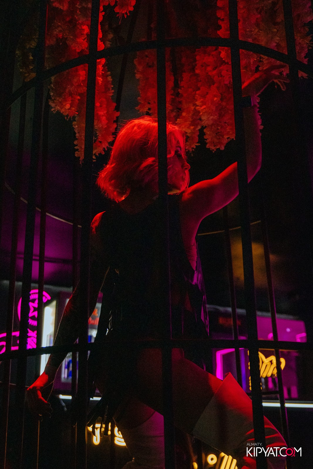 UYAT EMES BAR. КИПЯТКОМ АЛМАТЫ!