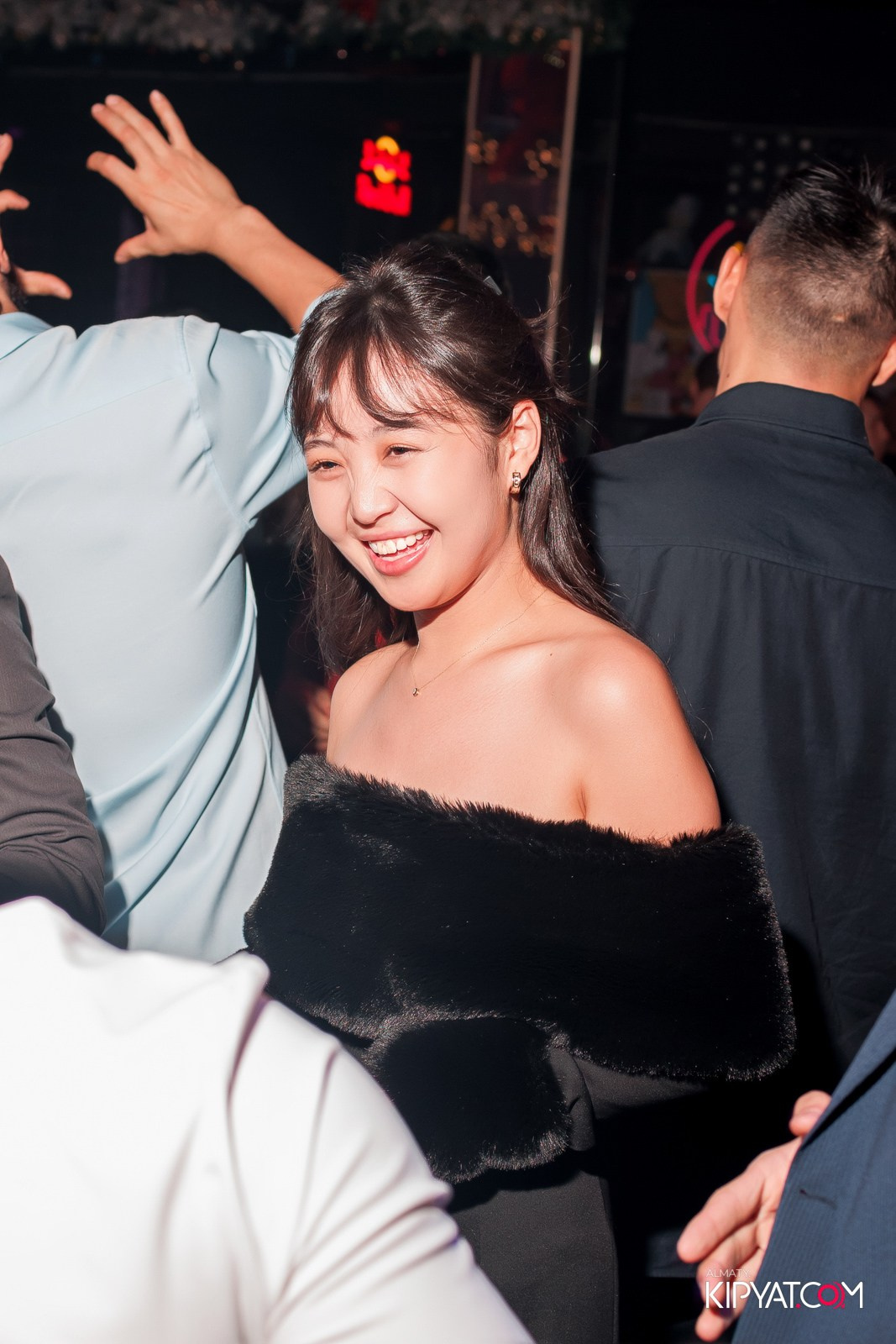 FITNESS ЁЛКА в ночном клубе SANTA BARBARA. КИПЯТКОМ АЛМАТЫ!