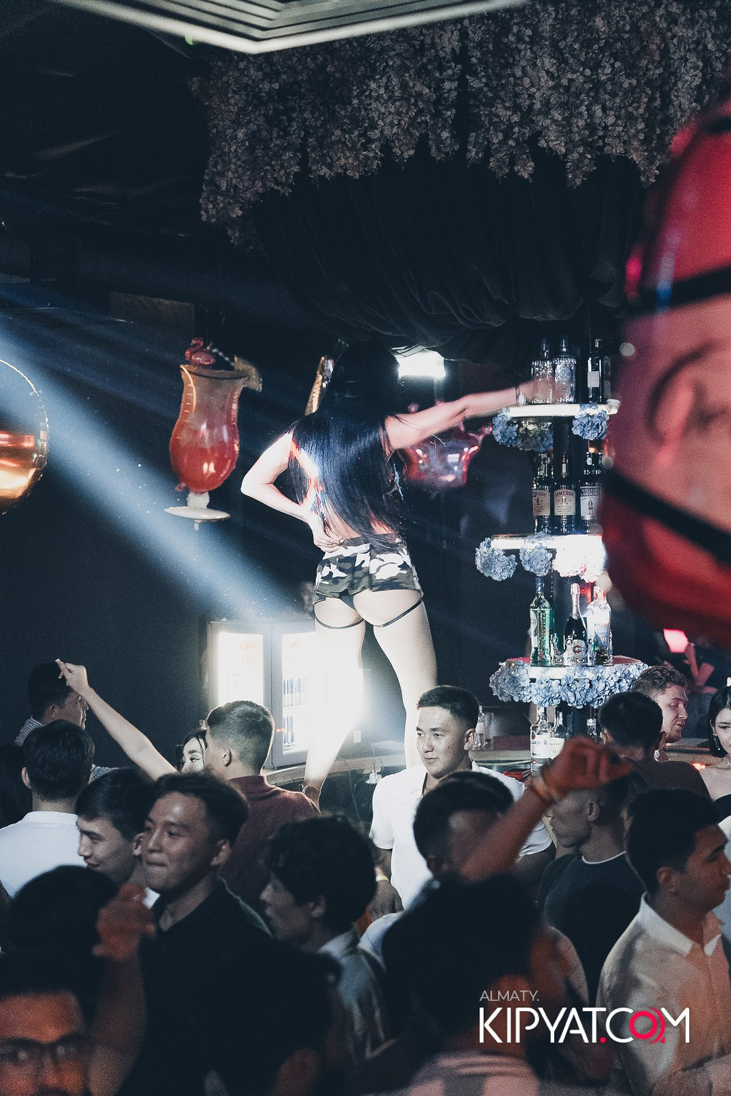 UYAT EMES BAR. КИПЯТКОМ АЛМАТЫ!