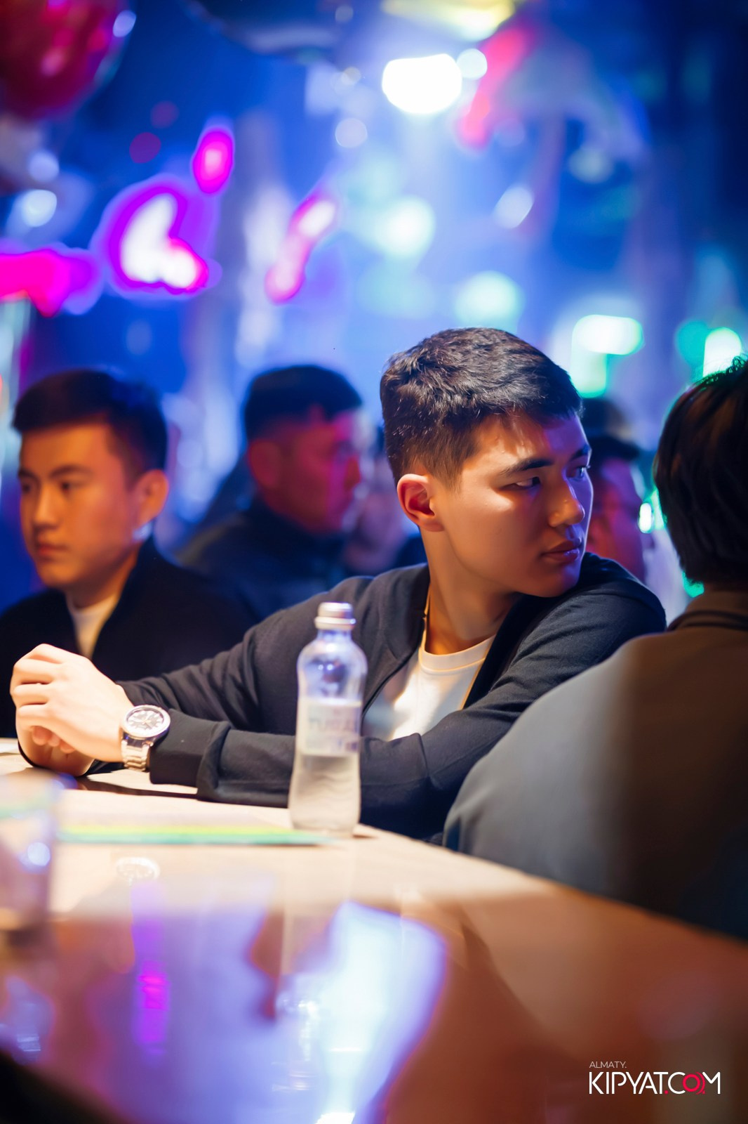 UYAT EMES BAR. КИПЯТКОМ АЛМАТЫ!